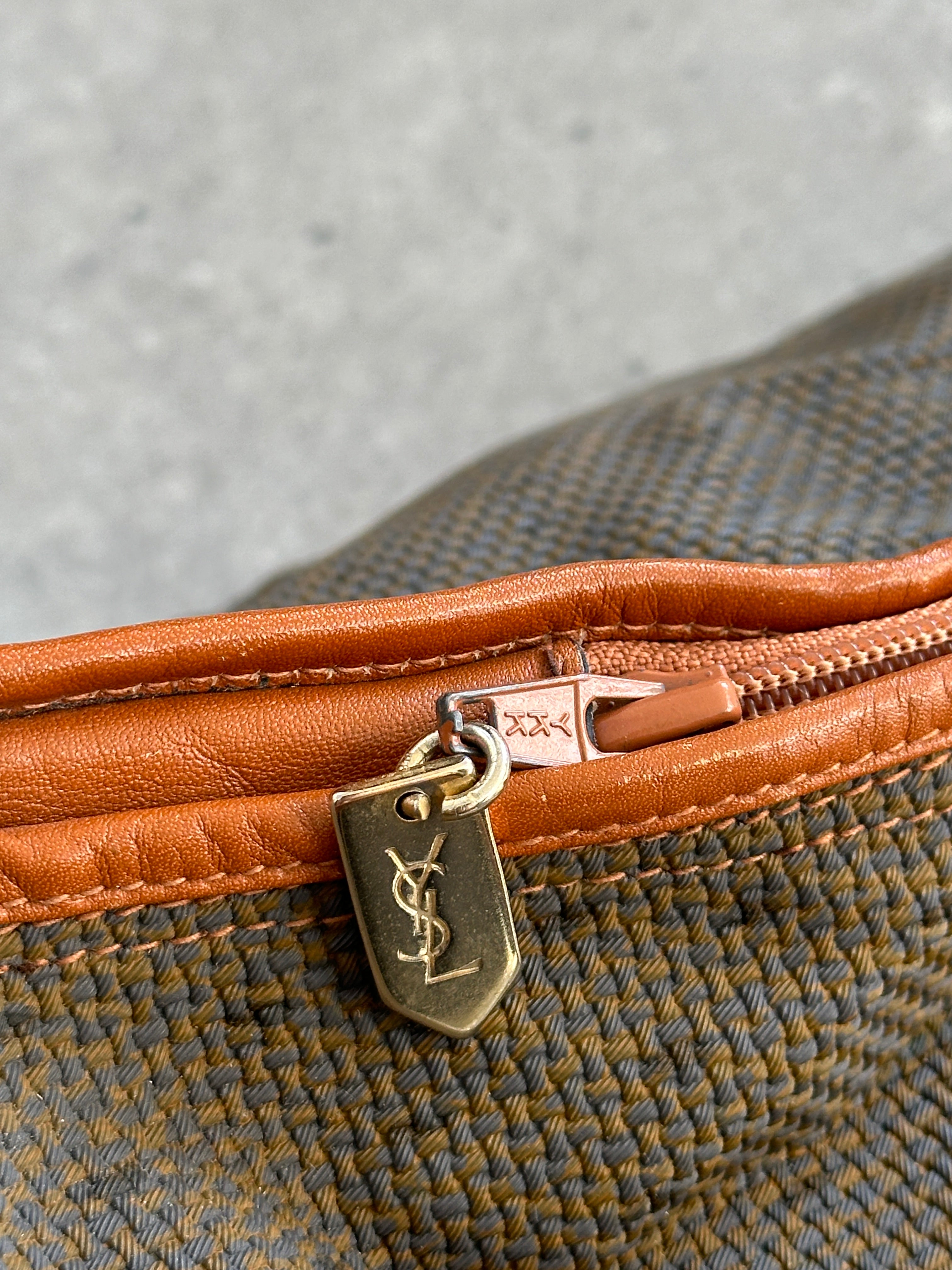 Yves Saint Laurent Paris 80s Leather Sling Bag - SYLK