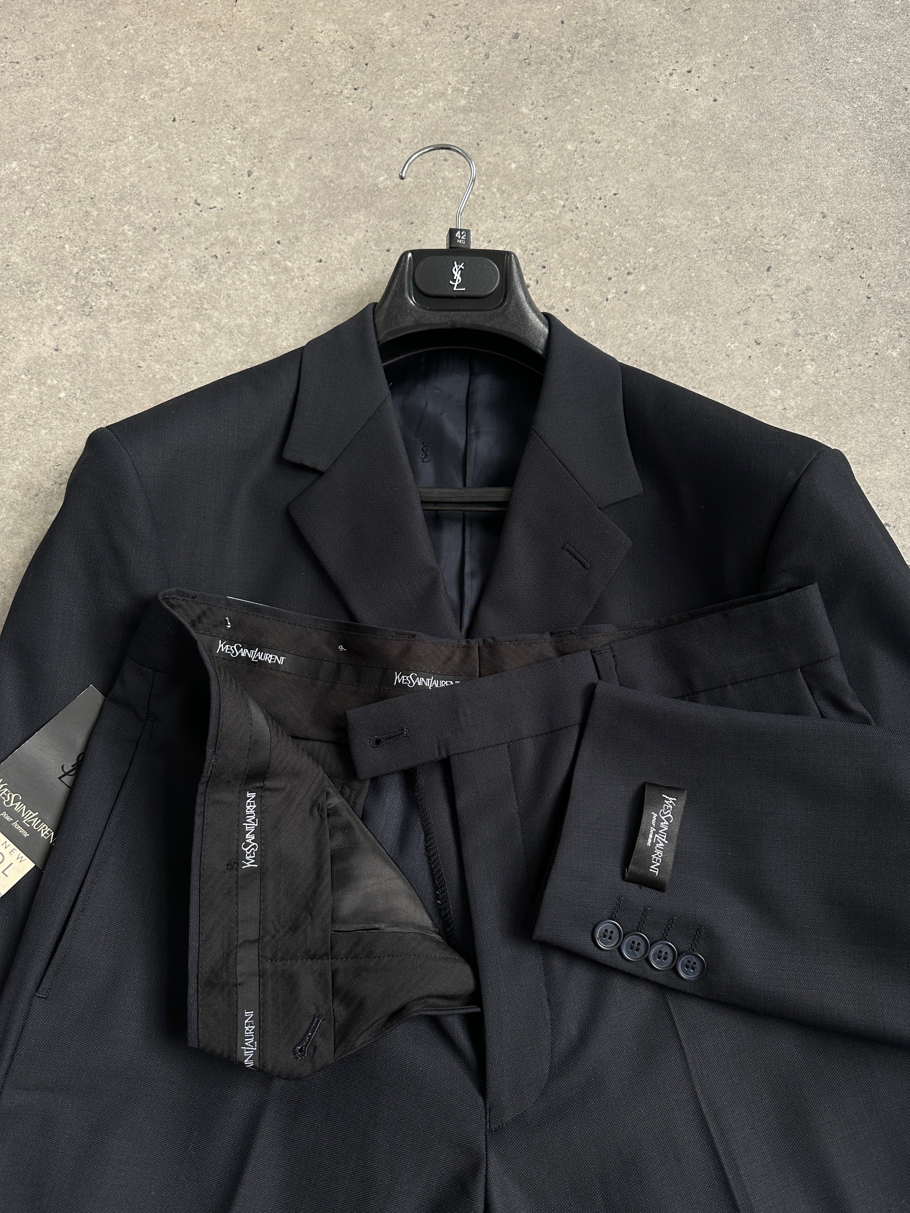 Yves Saint Laurent Pure Wool Single Breasted Suit - 42R/W32 - SYLK