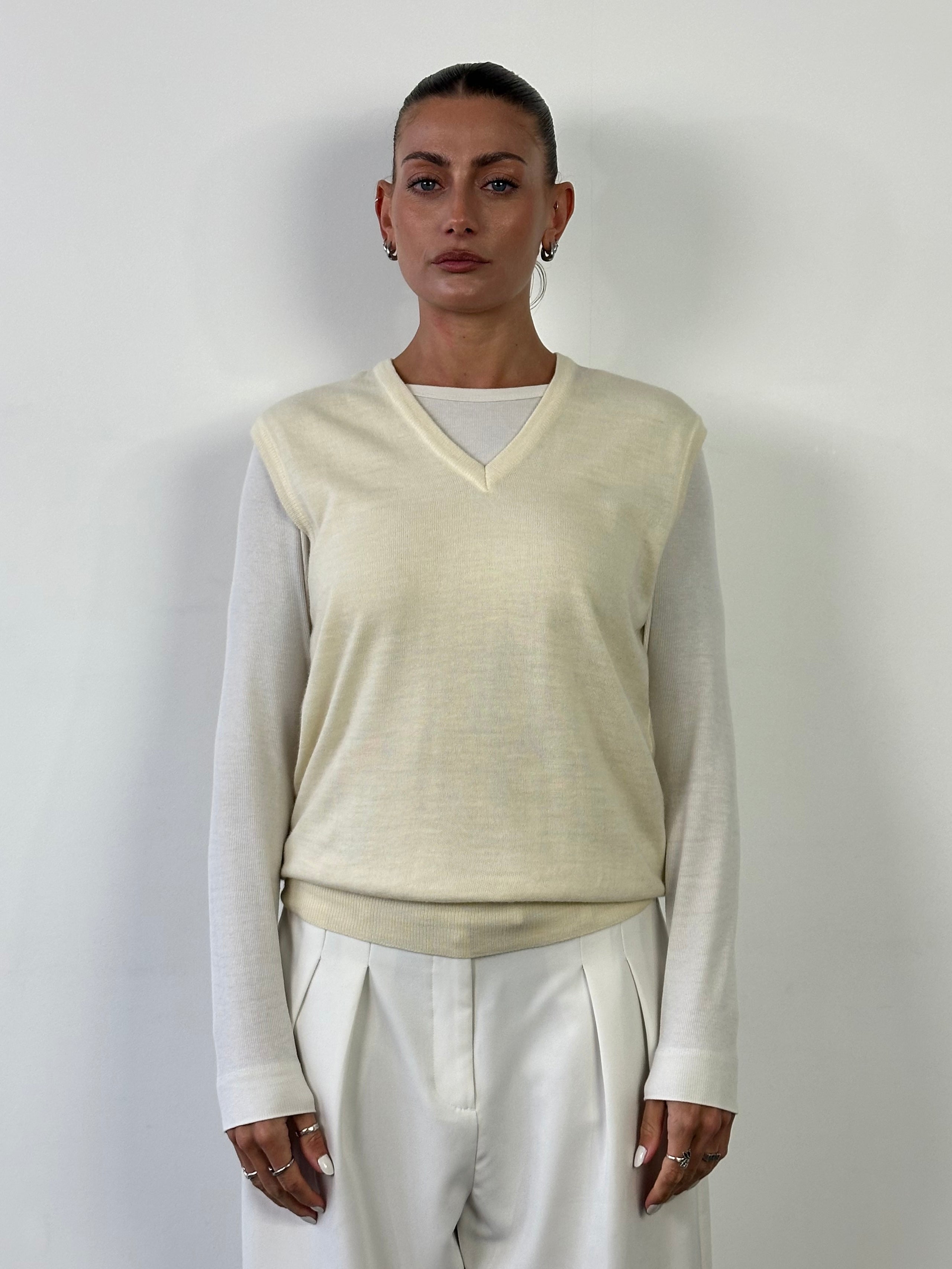 Vintage Wool Sleeveless V Neck Knit Jumper - M - SYLK