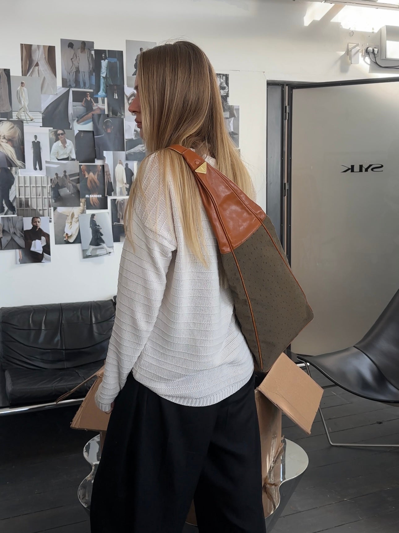 Yves Saint Laurent Paris 80s Leather Sling Bag - SYLK