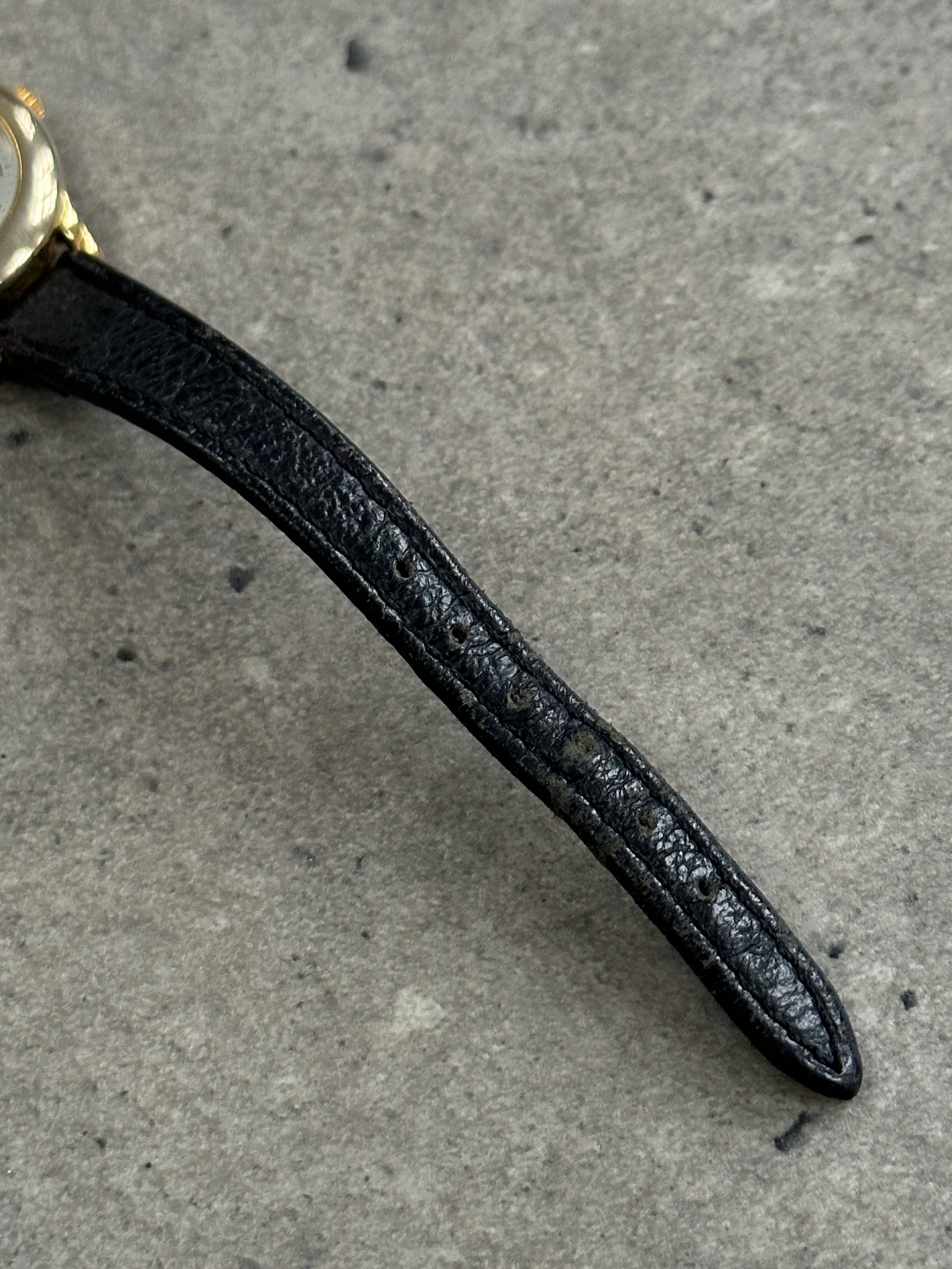 Vintage 1990s Gold Tone Round Quartz Watch - SYLK