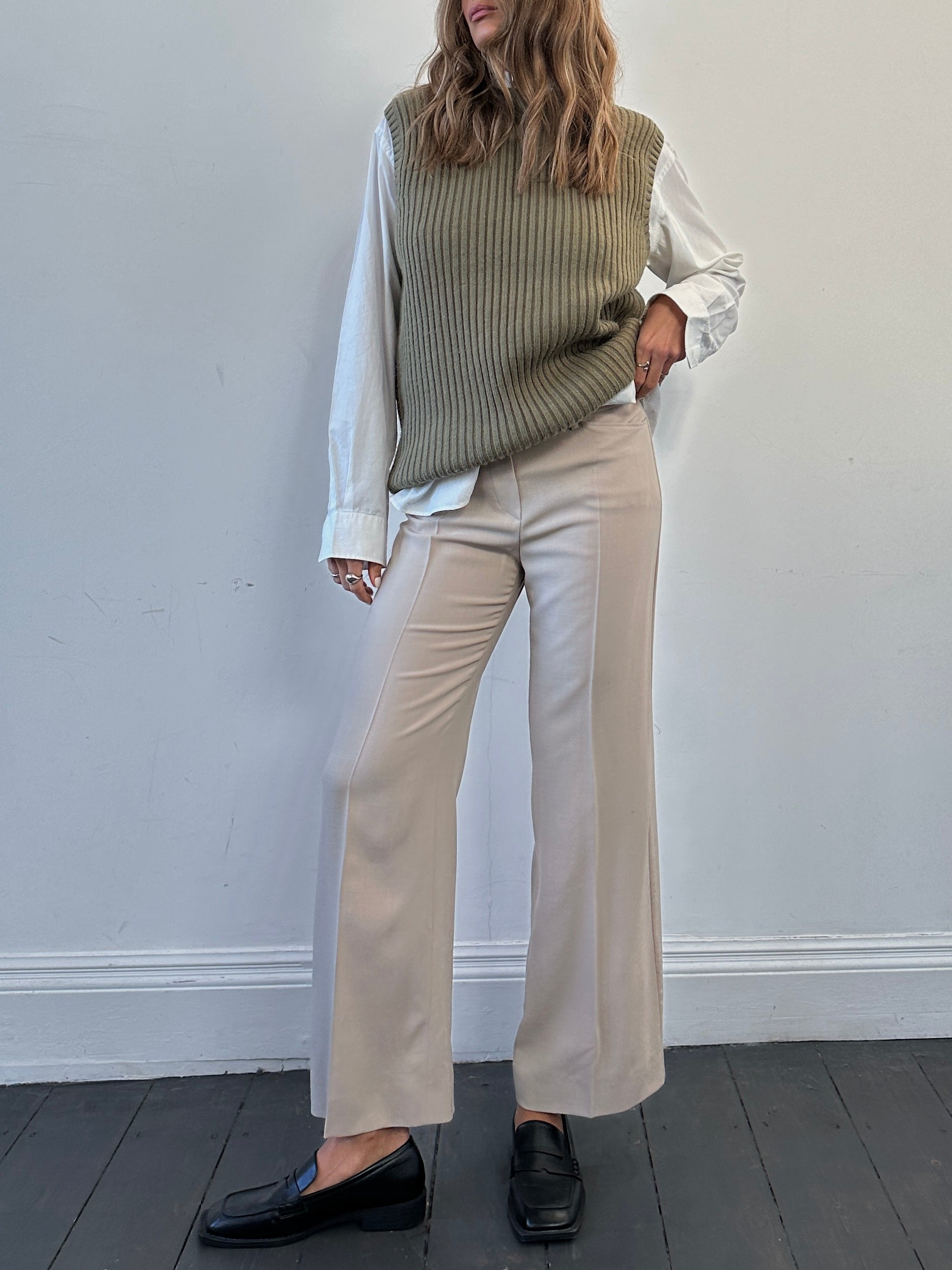 Emporio Armani wool mid-waisted pleated trousers in dark fabric, featuring a classic tailored fit and belt loops.