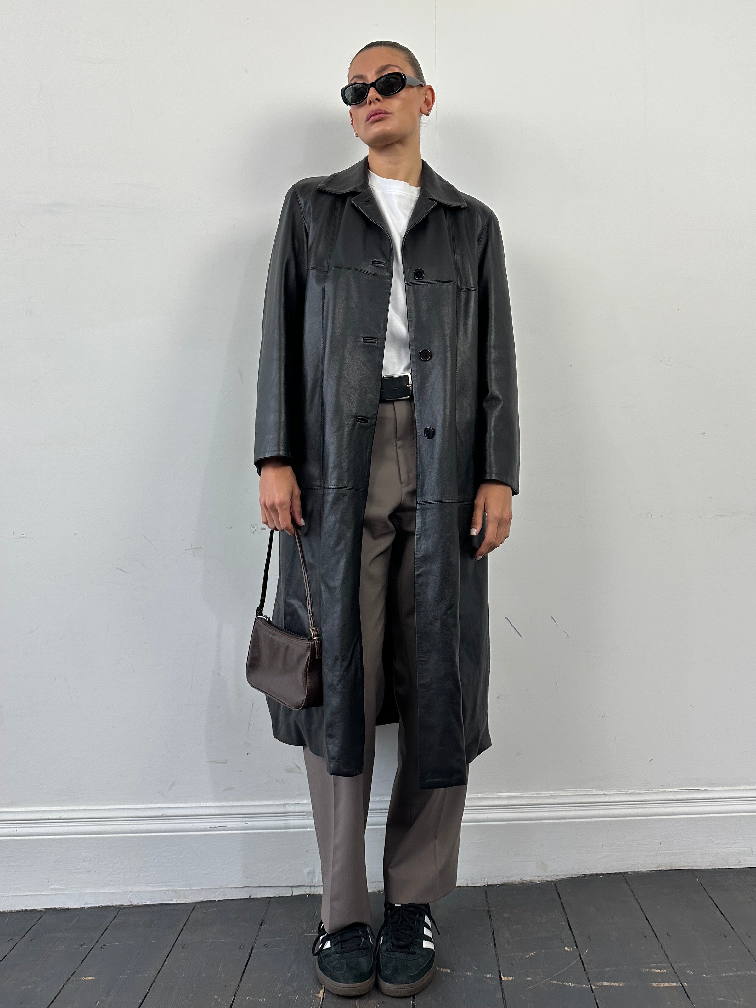 Conbipel smooth leather trench coat in size L, stylish jacket with classic design and sleek finish, perfect for sophisticated look.