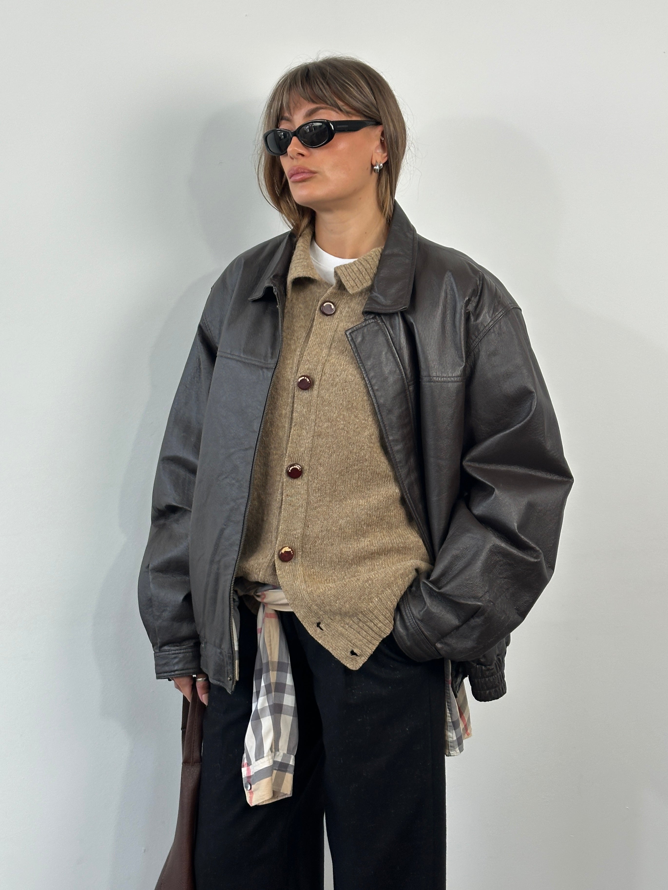 Vintage 1990s leather bomber jacket with concealed placket in XL/XXL size, featuring classic design and authentic aged leather.