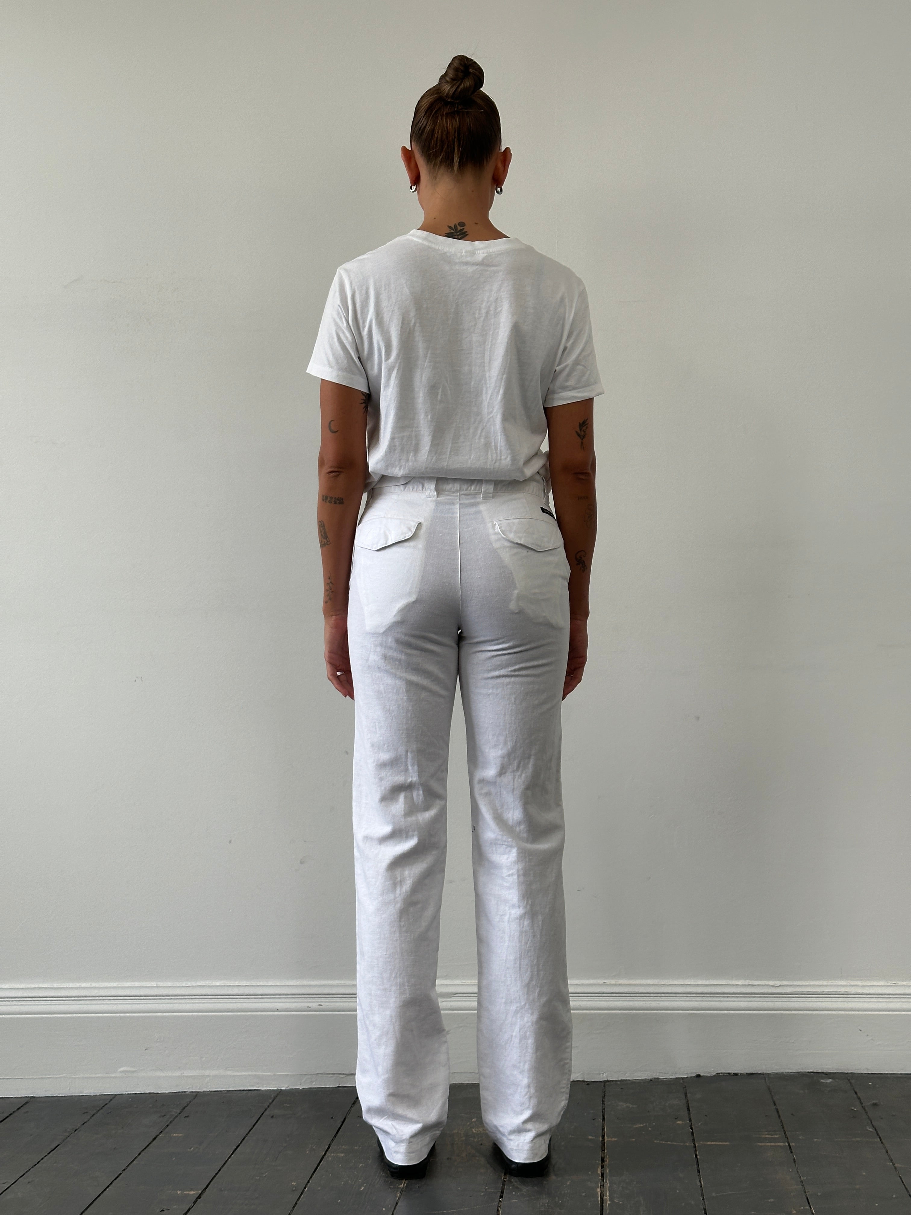 Marlboro Classics linen cotton straight-leg high-waisted trousers in W28, showing front view with belt loops and classic design.