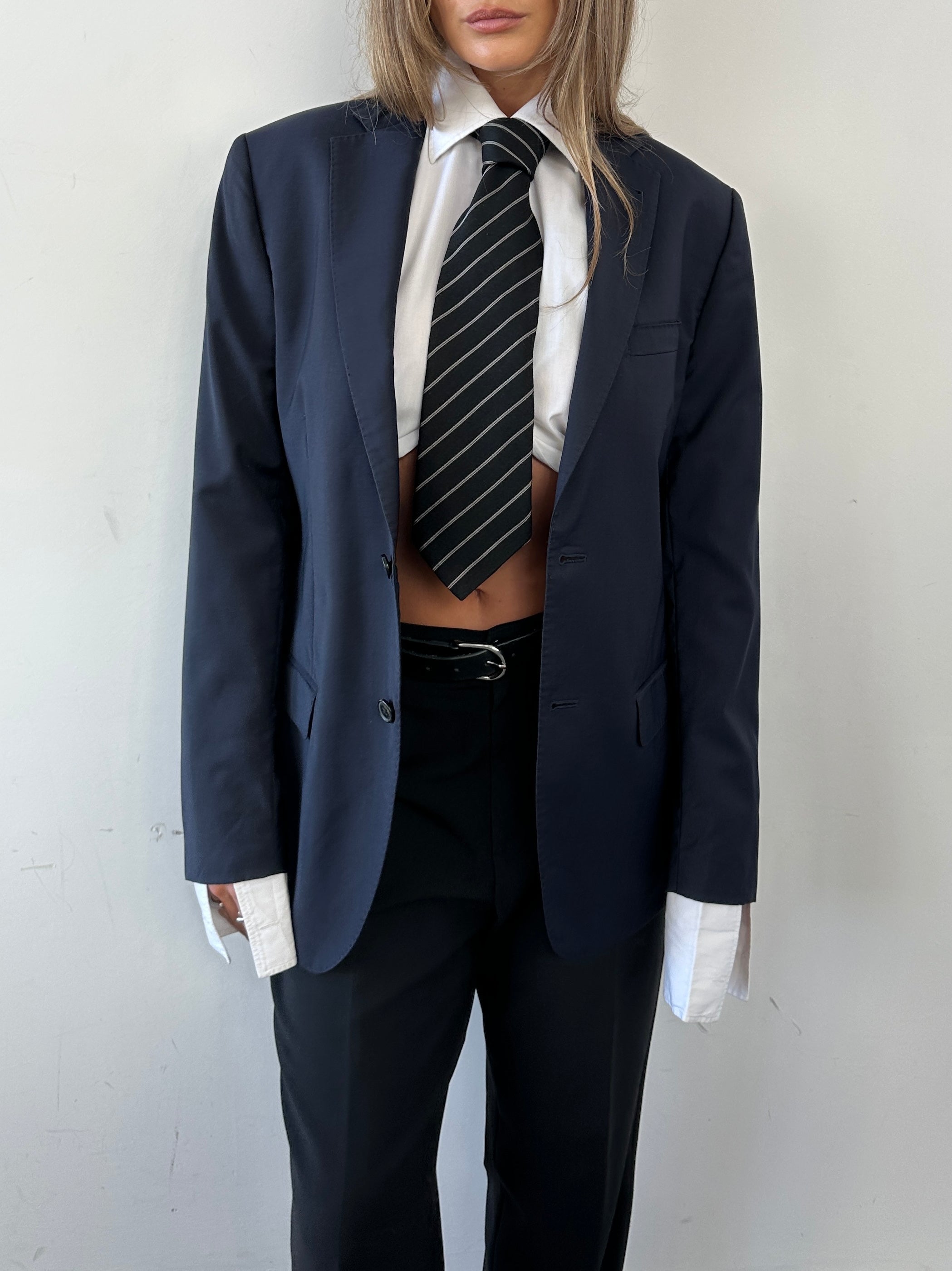Valentino wool single-breasted blazer in classic design, size 40/M, displayed on a neutral background.