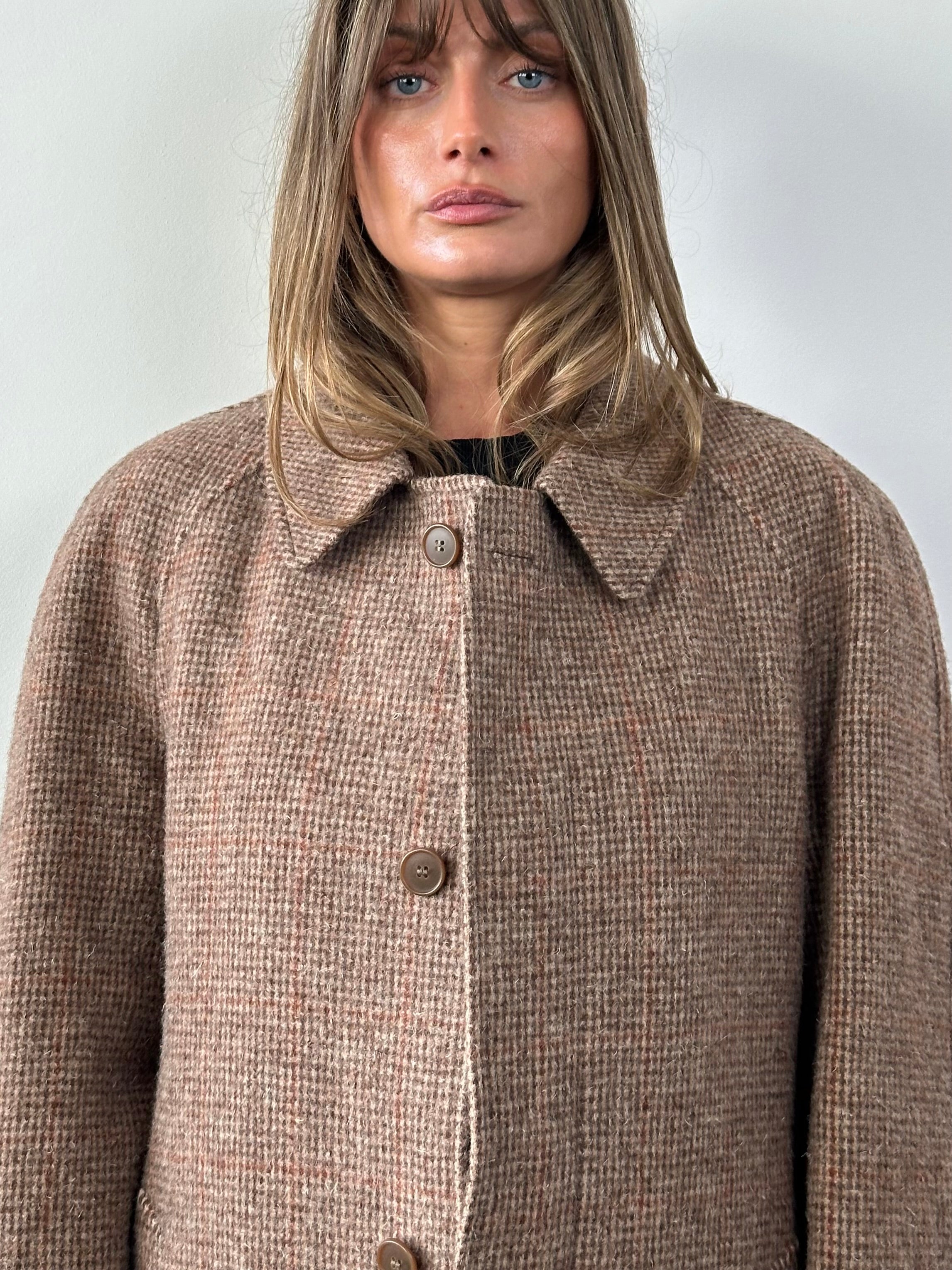 Vintage Italian vintage pure wool check coat with belt, single-breasted design, in size L/XL, stylish and warm outerwear.