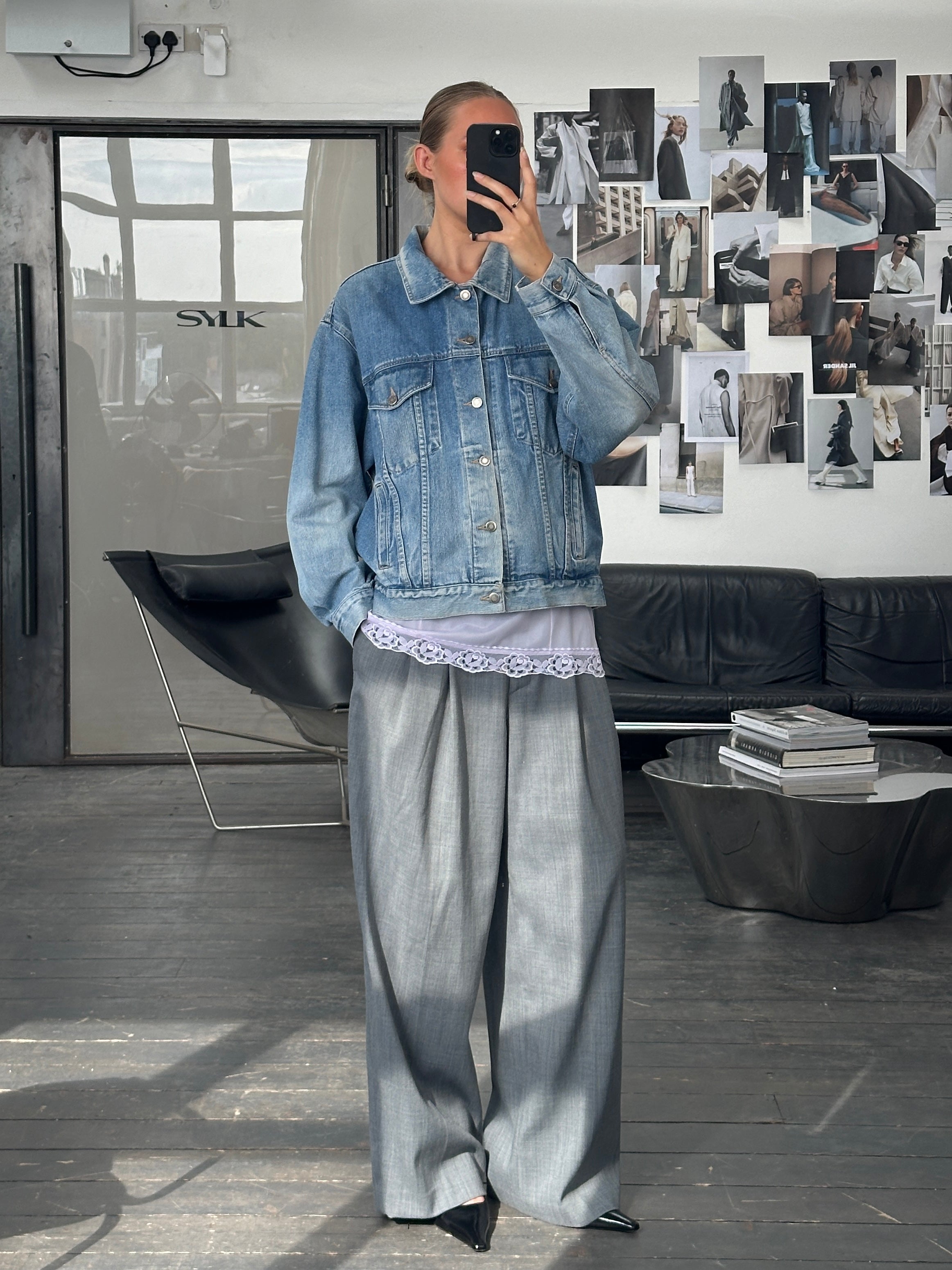 Levi’s Wrangler 1990s light wash denim jacket in size L/XL with classic button front and collar, displayed on a hanger.