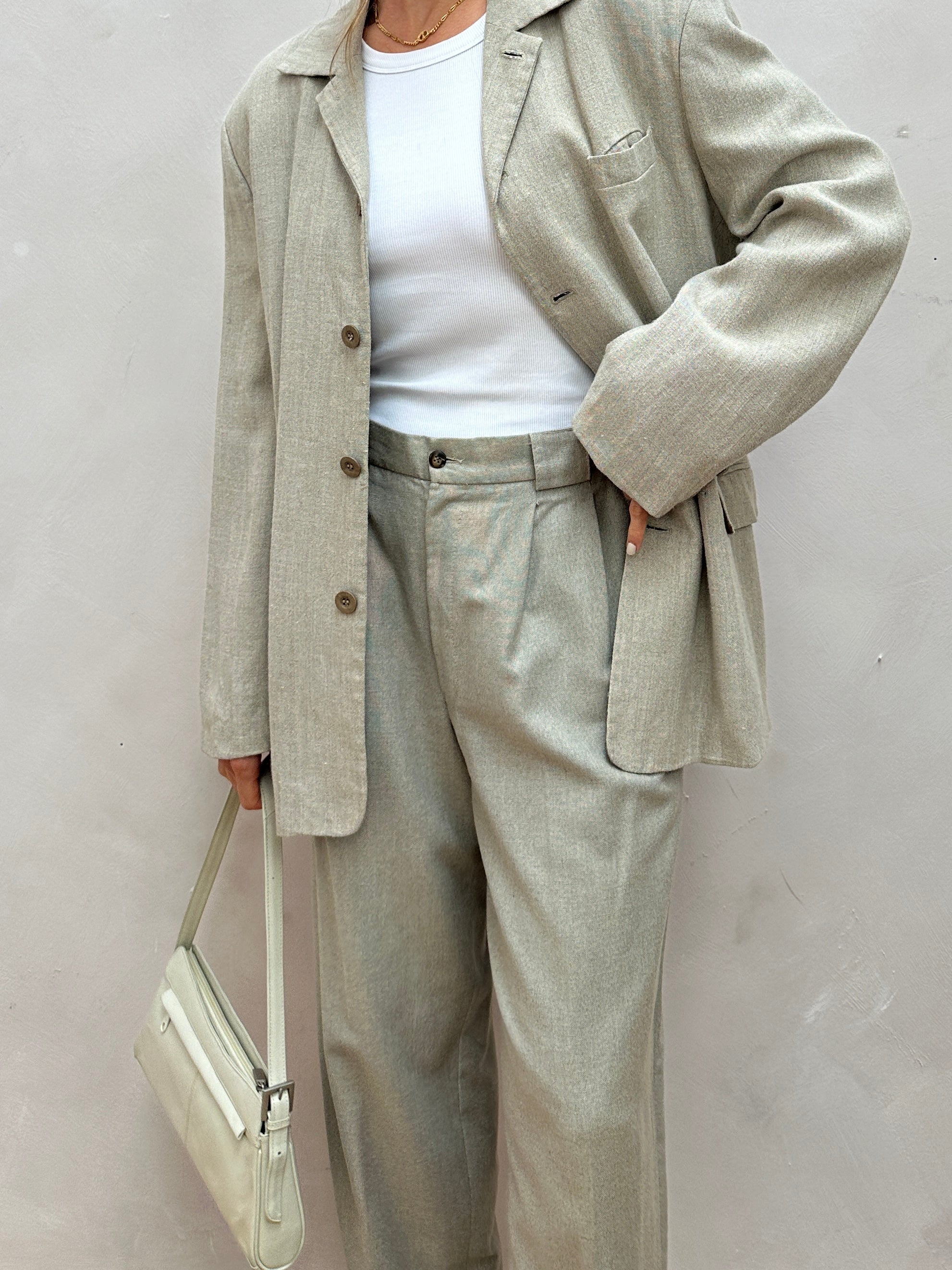 British Vintage high-waisted cotton linen trousers in size W30, showcasing classic vintage style and relaxed fit.