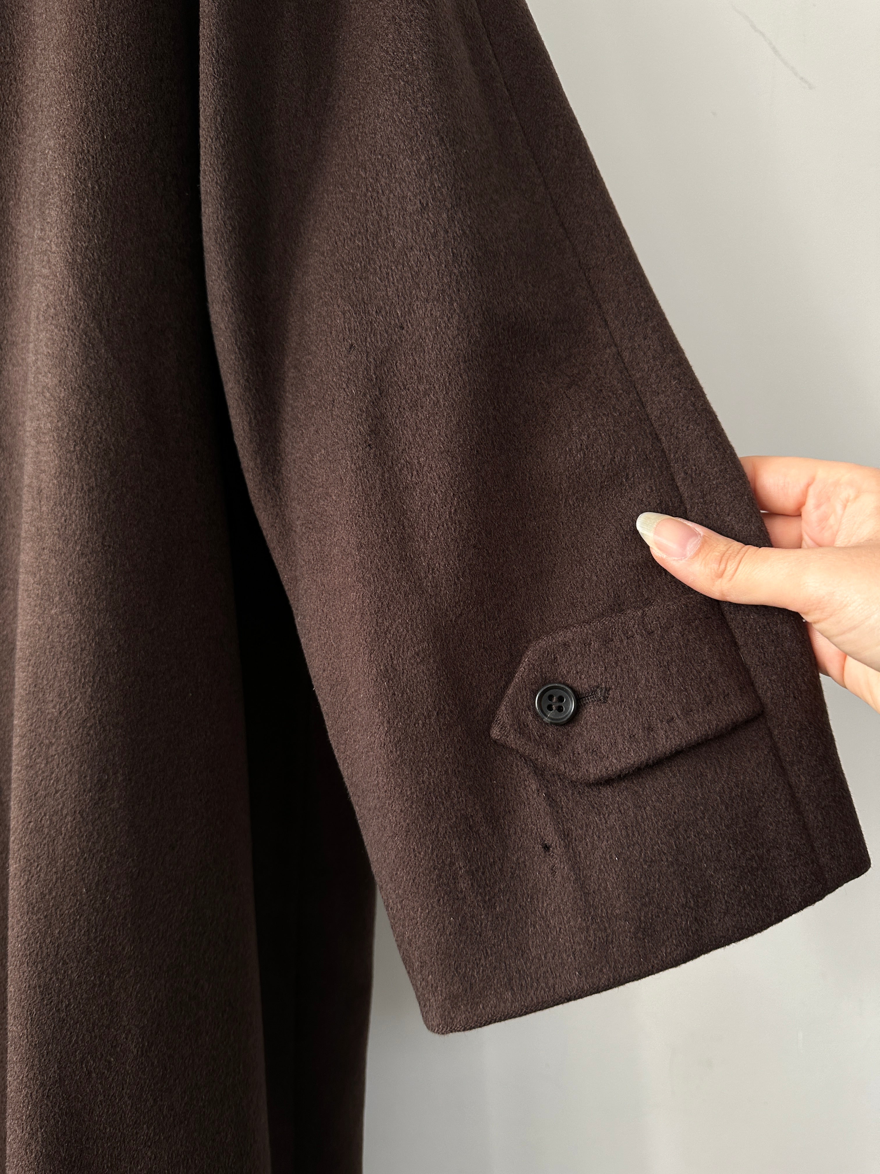 Balmain Pierre Balmain 80s pure cashmere coat in XL, stylish long coat with a classic design and luxurious fabric visible in the image.