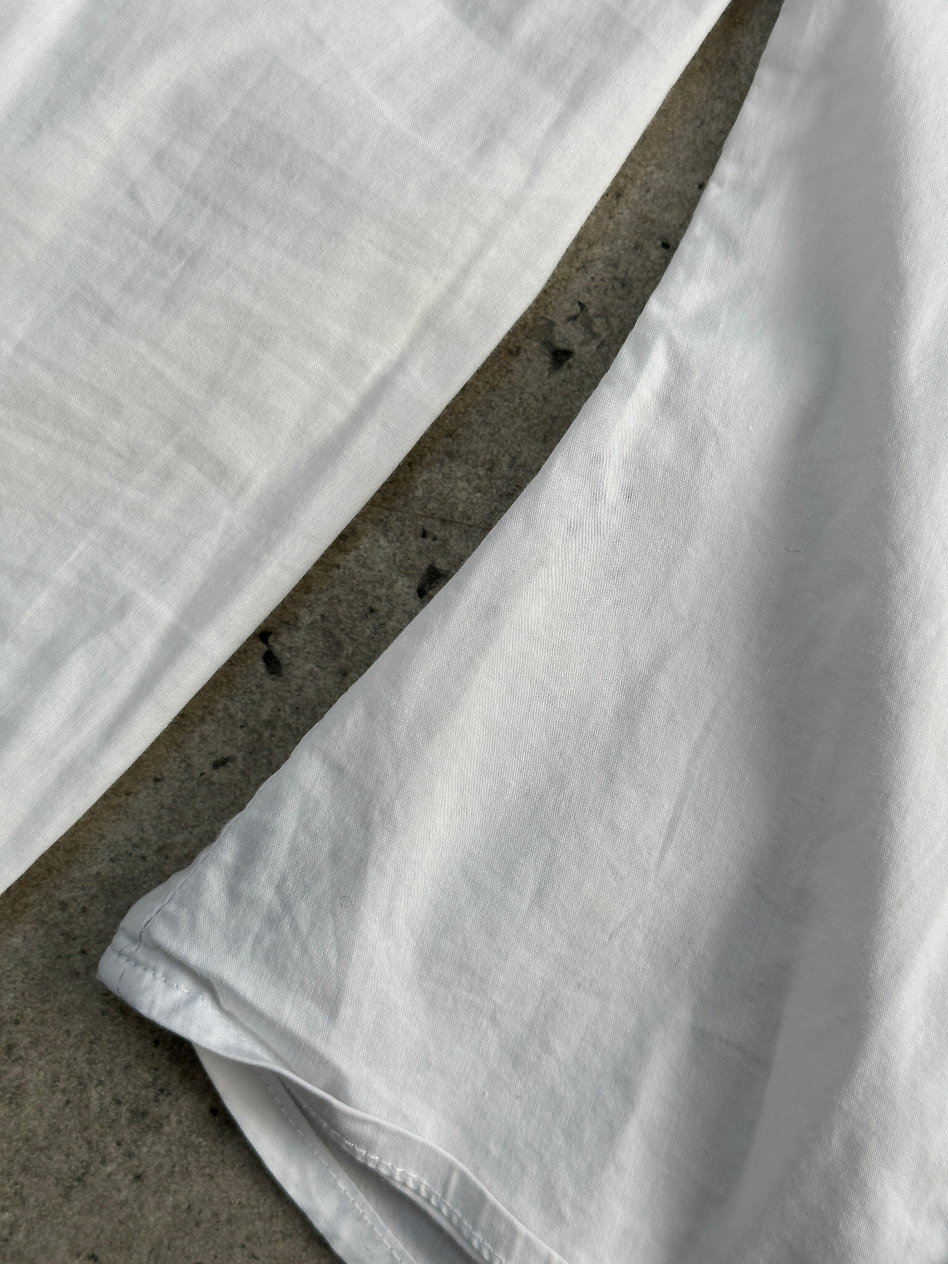 Dolce & Gabbana D&G fitted cotton shirt in white, size XS, with classic collar and button-front design.
