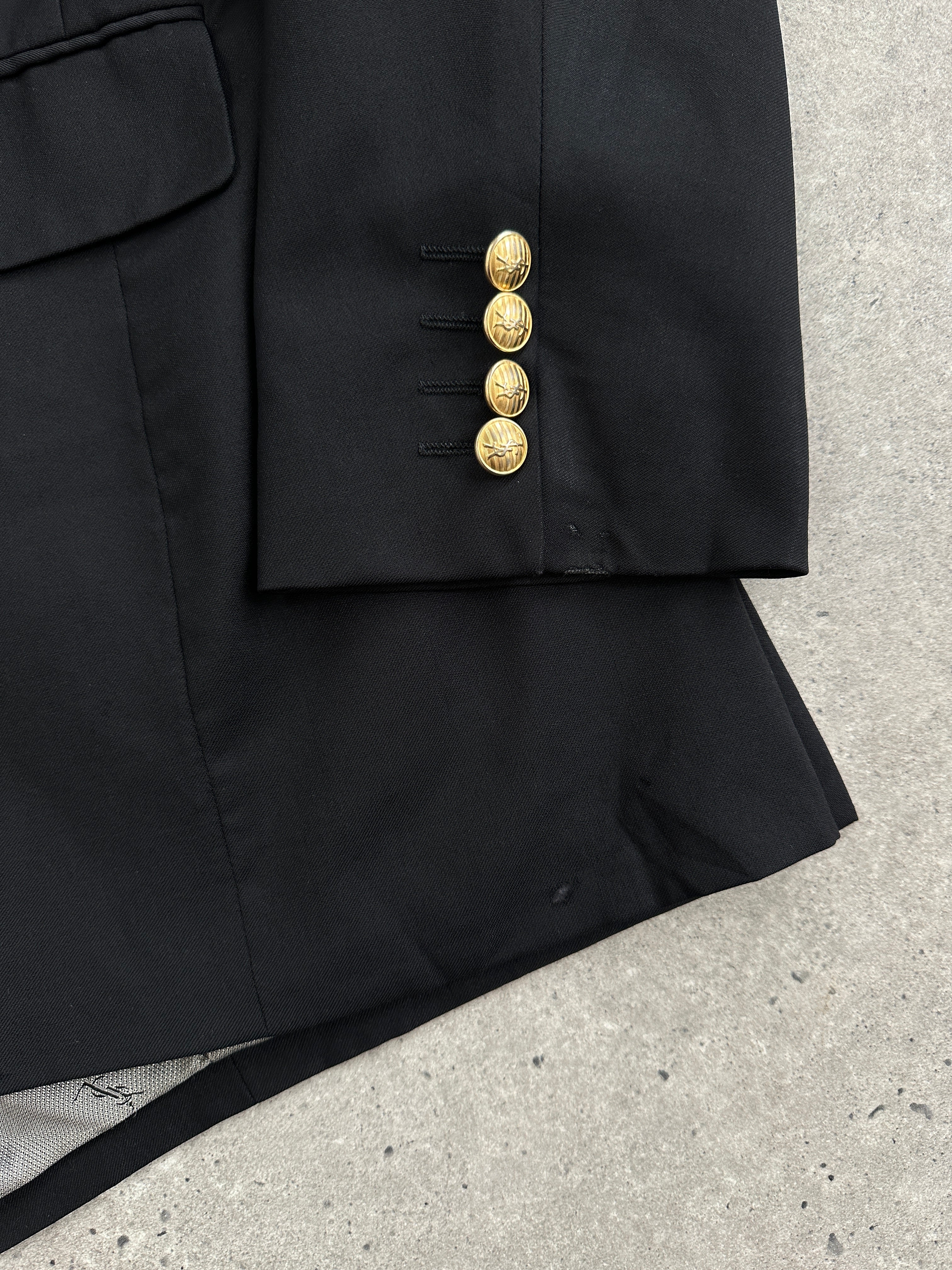 Yves Saint Laurent Pour Homme 1990s pure wool bespoke button blazer in size 42R/XL, classic tailored fit with lapel collar.