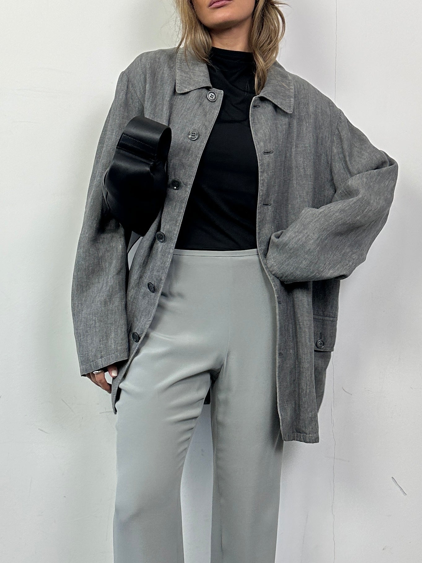 Armani Collezioni relaxed pure linen bomber jacket in size XL, lightweight with a casual fit and classic design.