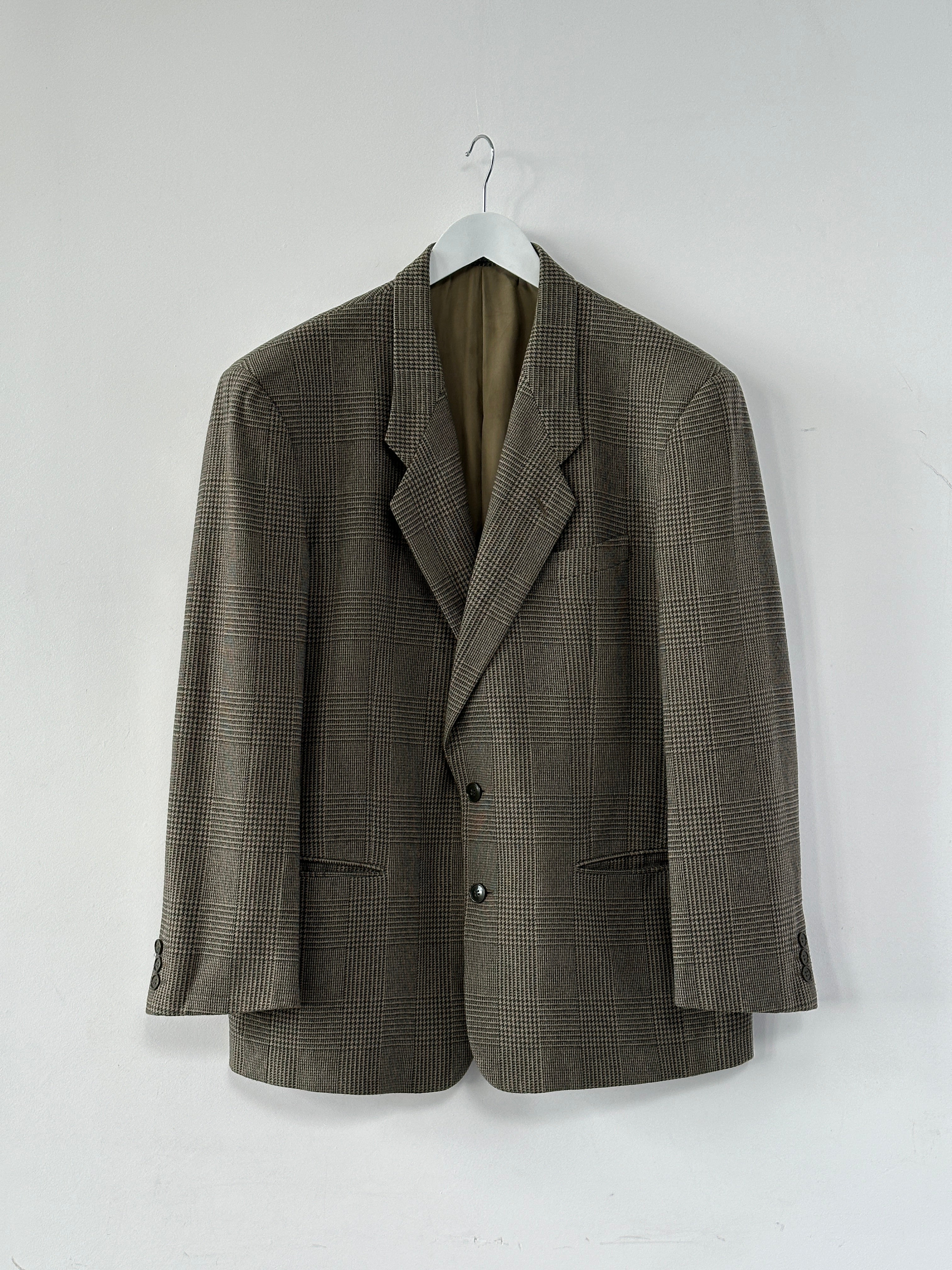 Giorgio Armani XL pure wool check blazer with structured lapels and tailored fit, featuring a classic pattern and sophisticated style.