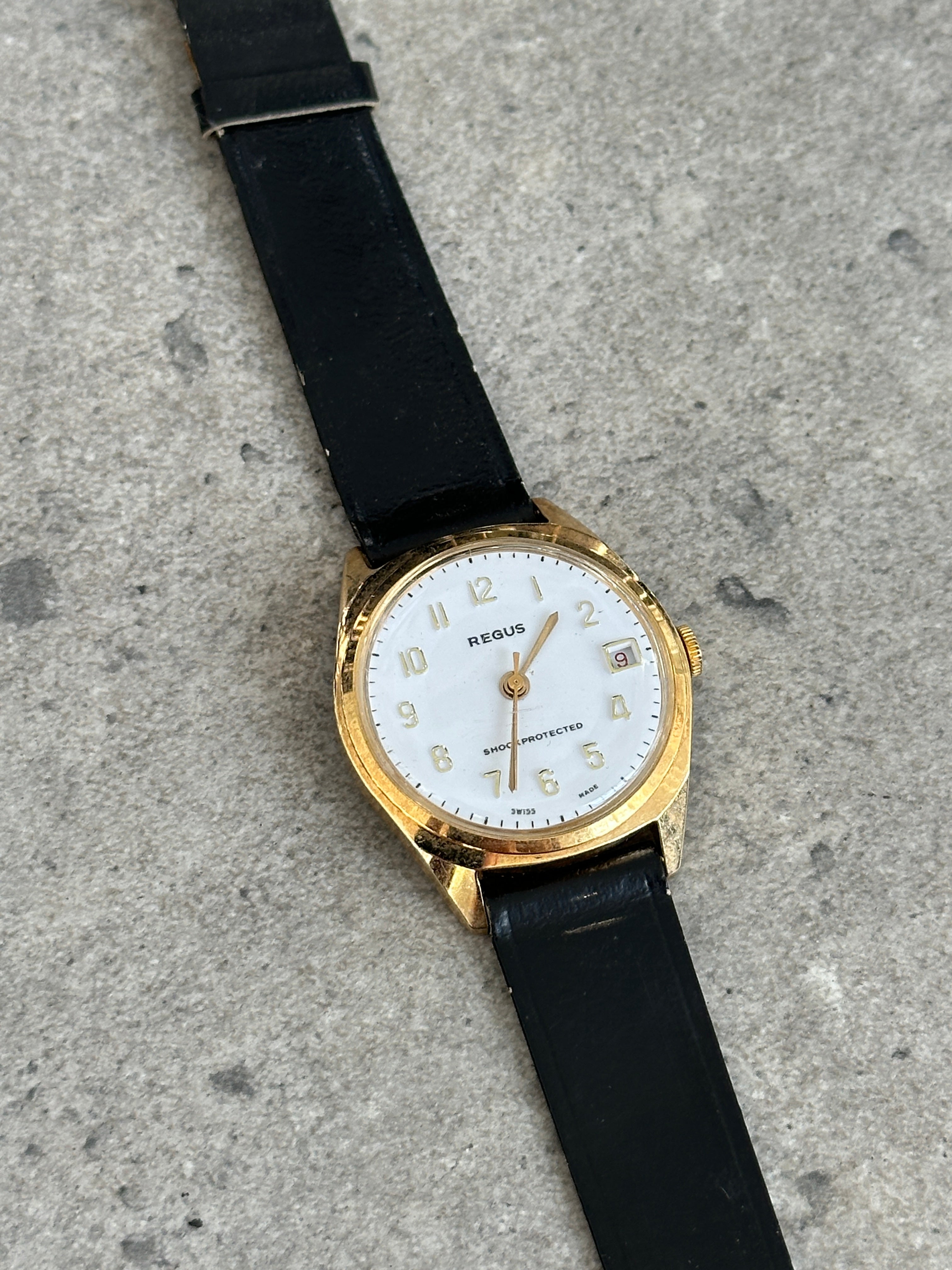 Vintage Swiss Made mechanical leather watch from the 1980s with a classic round dial and leather strap.