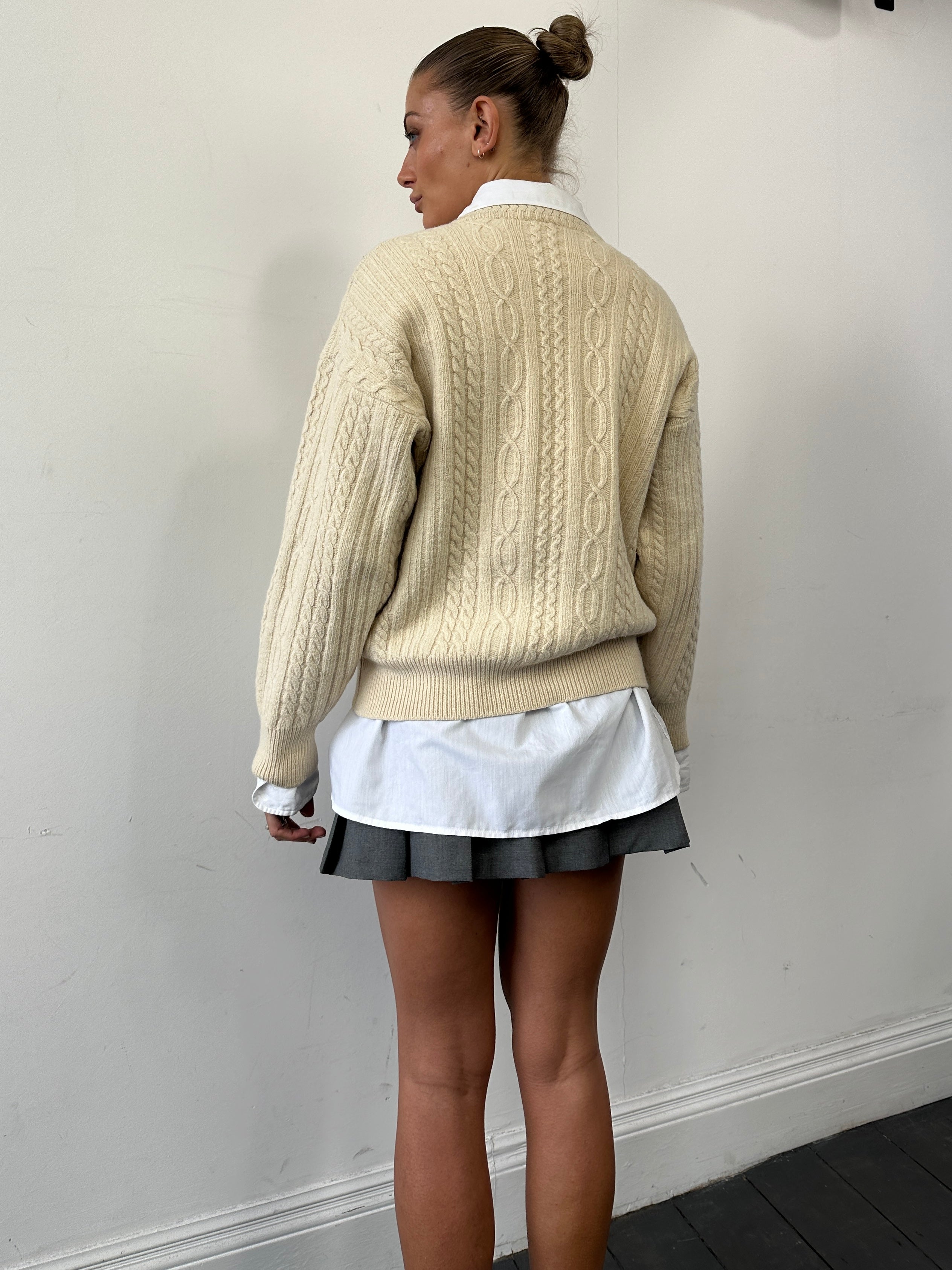 Gianfranco Ferre silk lambswool cable knit V-neck jumper in size M, featuring a textured cable pattern and classic V-neck design.