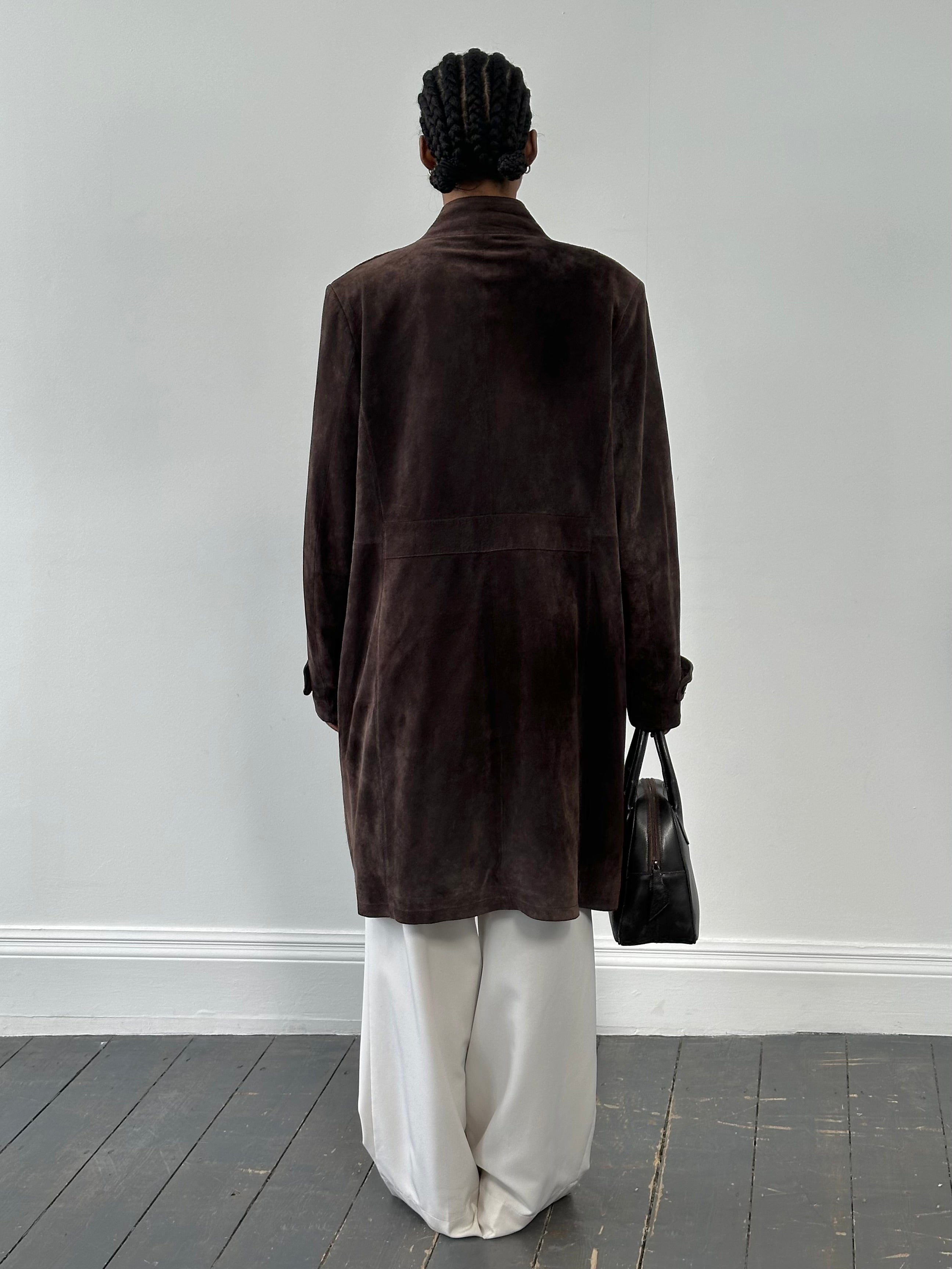 Vintage 1990s suede trench coat in size L, stylish leather jacket with classic design and weatherproof features.