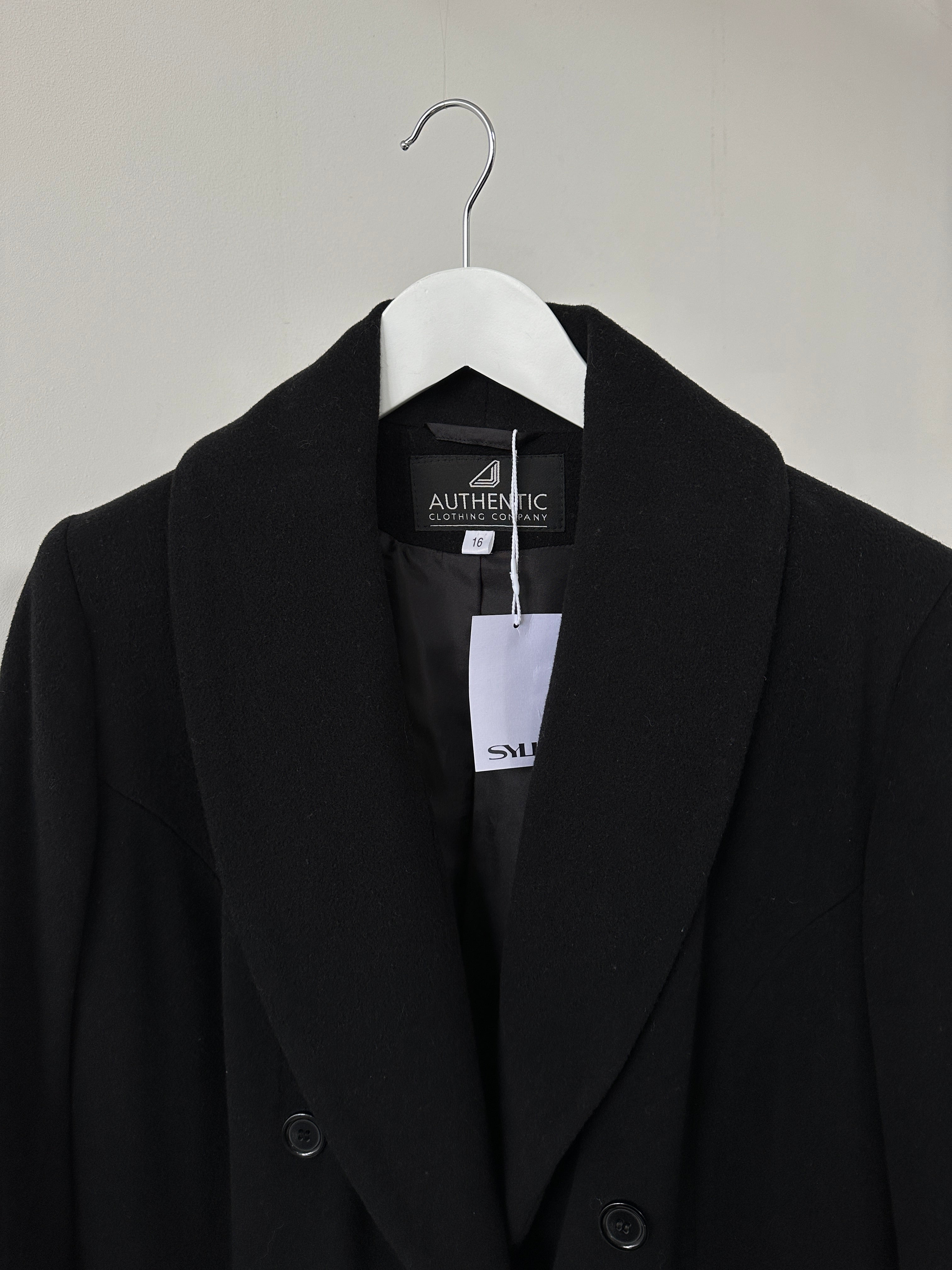 Vintage wool and cashmere double-breasted floor-length coat in size M, showcasing classic tailored style and elegant design.