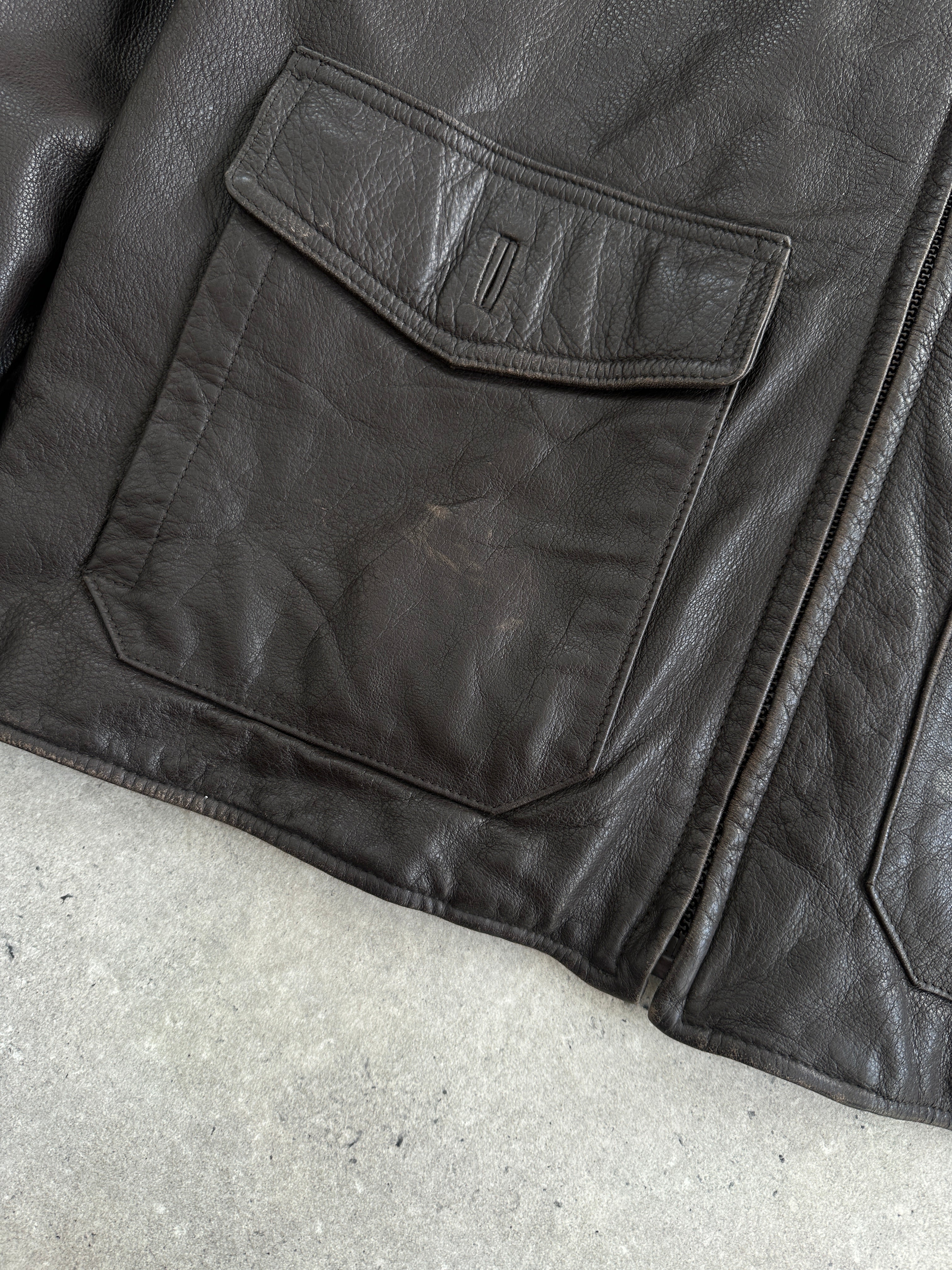 Vintage boxy leather jacket in size large, featuring classic design and durable leather construction.