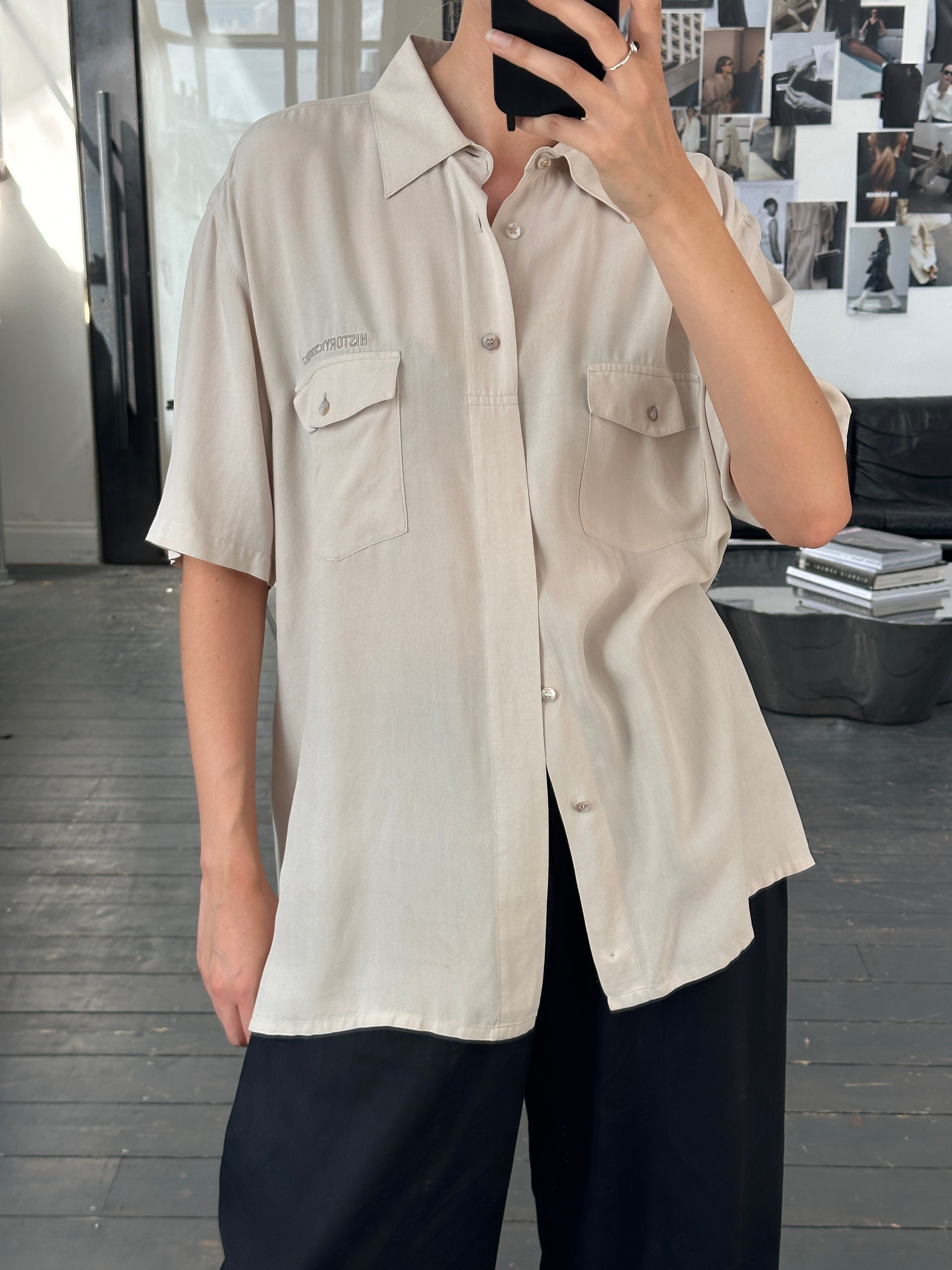 Iceberg 90s pure silk short sleeve shirt in XL displayed with a classic collar and smooth silk fabric, stylish and lightweight.