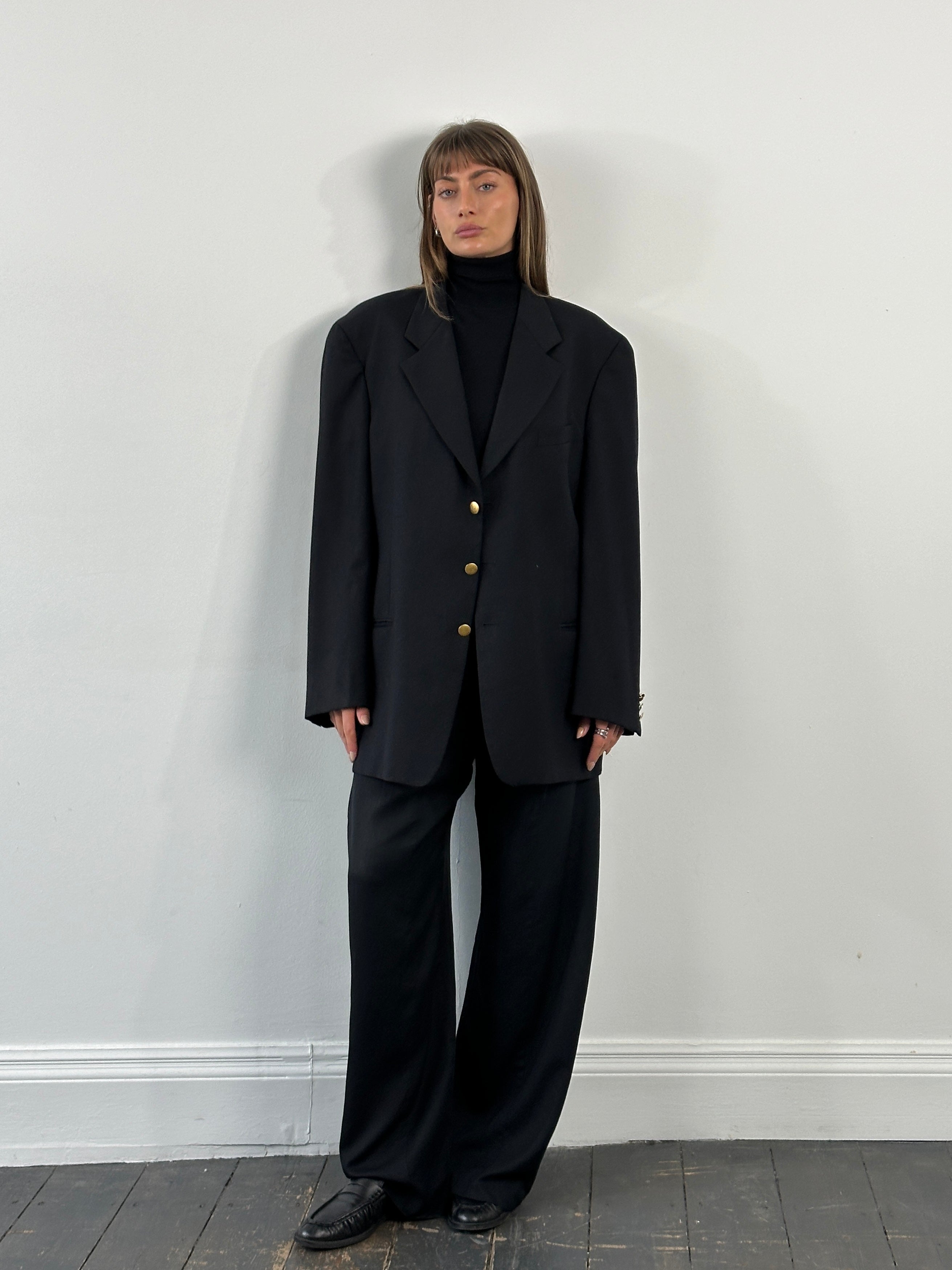 Giorgio Armani Le Collezioni 1990s bespoke pure wool blazer in size 46R/XXL, tailored fit with classic lapel and button details.