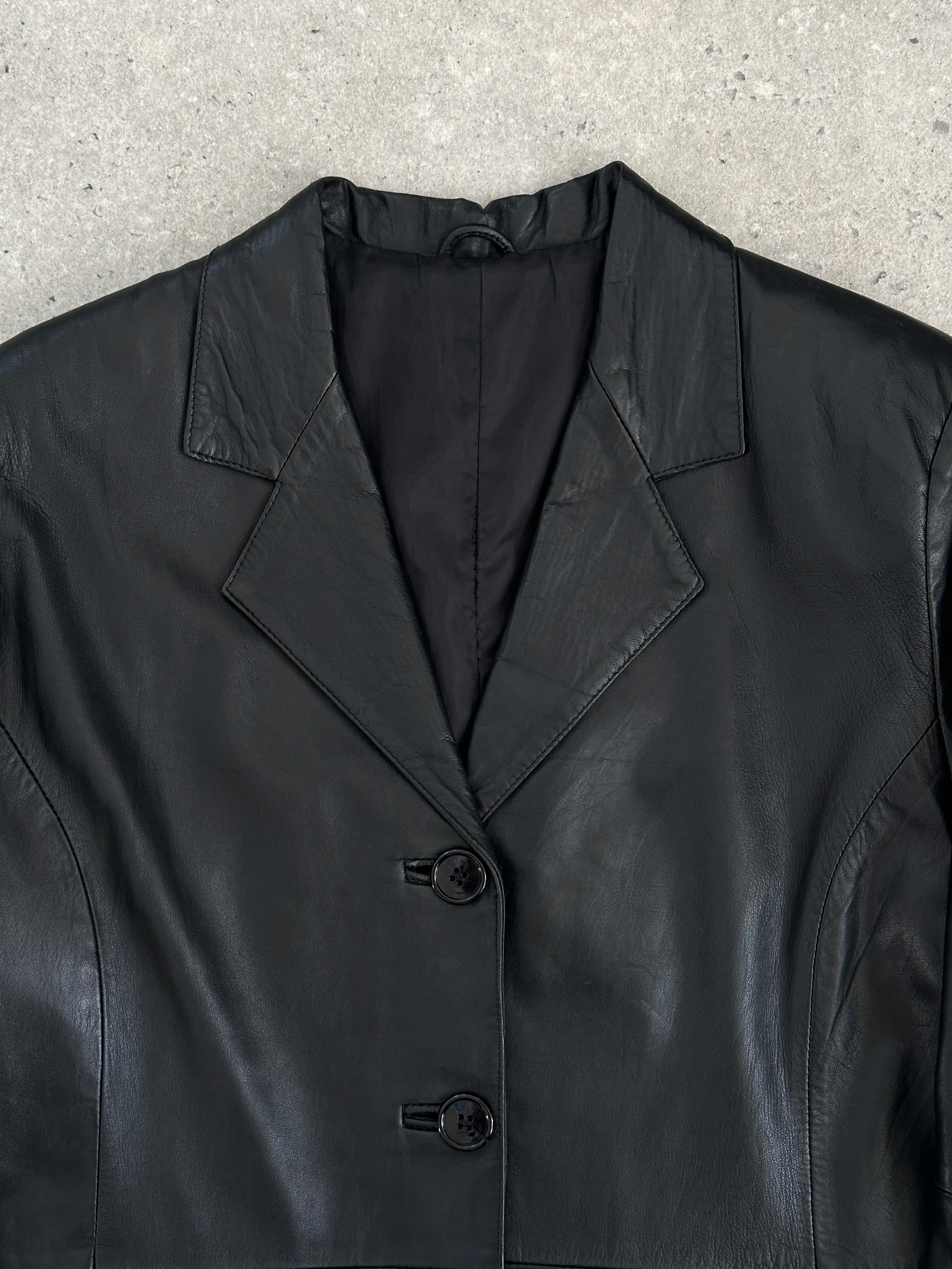 Italian Vintage smooth leather trench coat jacket in size M, stylish vintage leather outerwear with classic design and sleek finish.