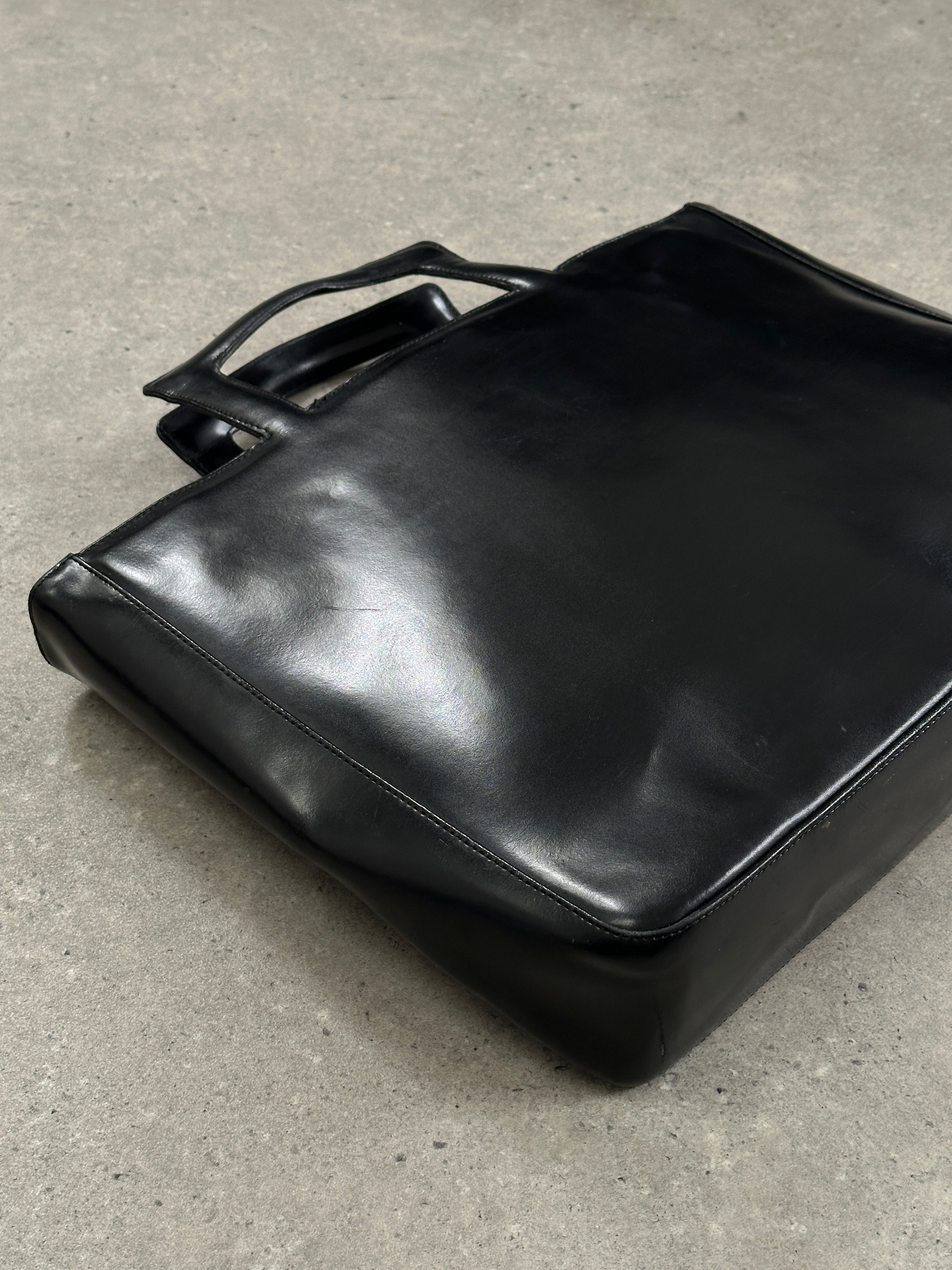 Vintage Italian leather briefcase bag with sturdy handle and classic design, ideal for professional carry.