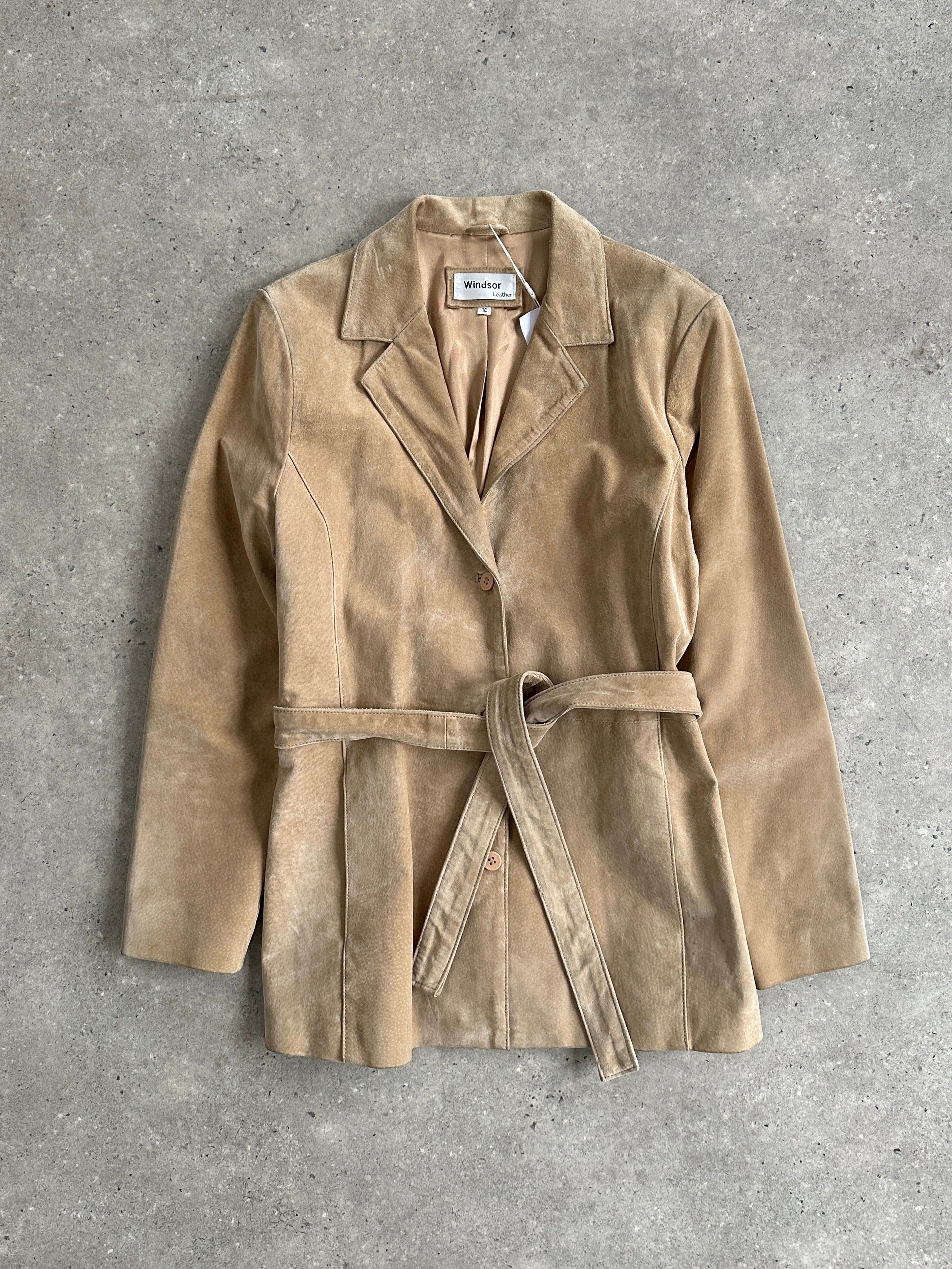 Vintage suede belted jacket in size M/L, featuring classic design and front belt, suitable for casual or stylish wear.
