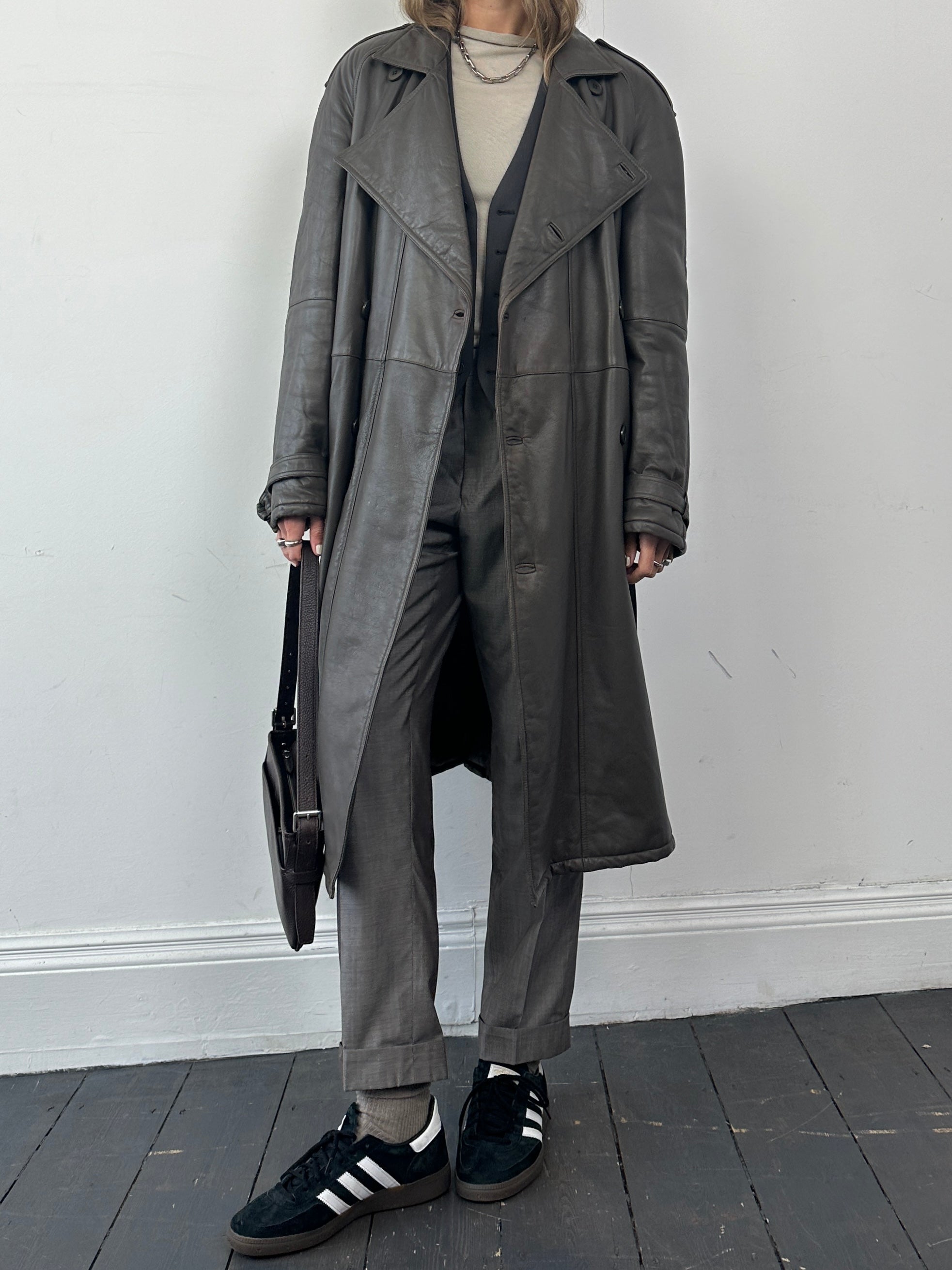 Vintage leather double-breasted belted trench coat in size L, stylish and classic outerwear with vintage-inspired design.
