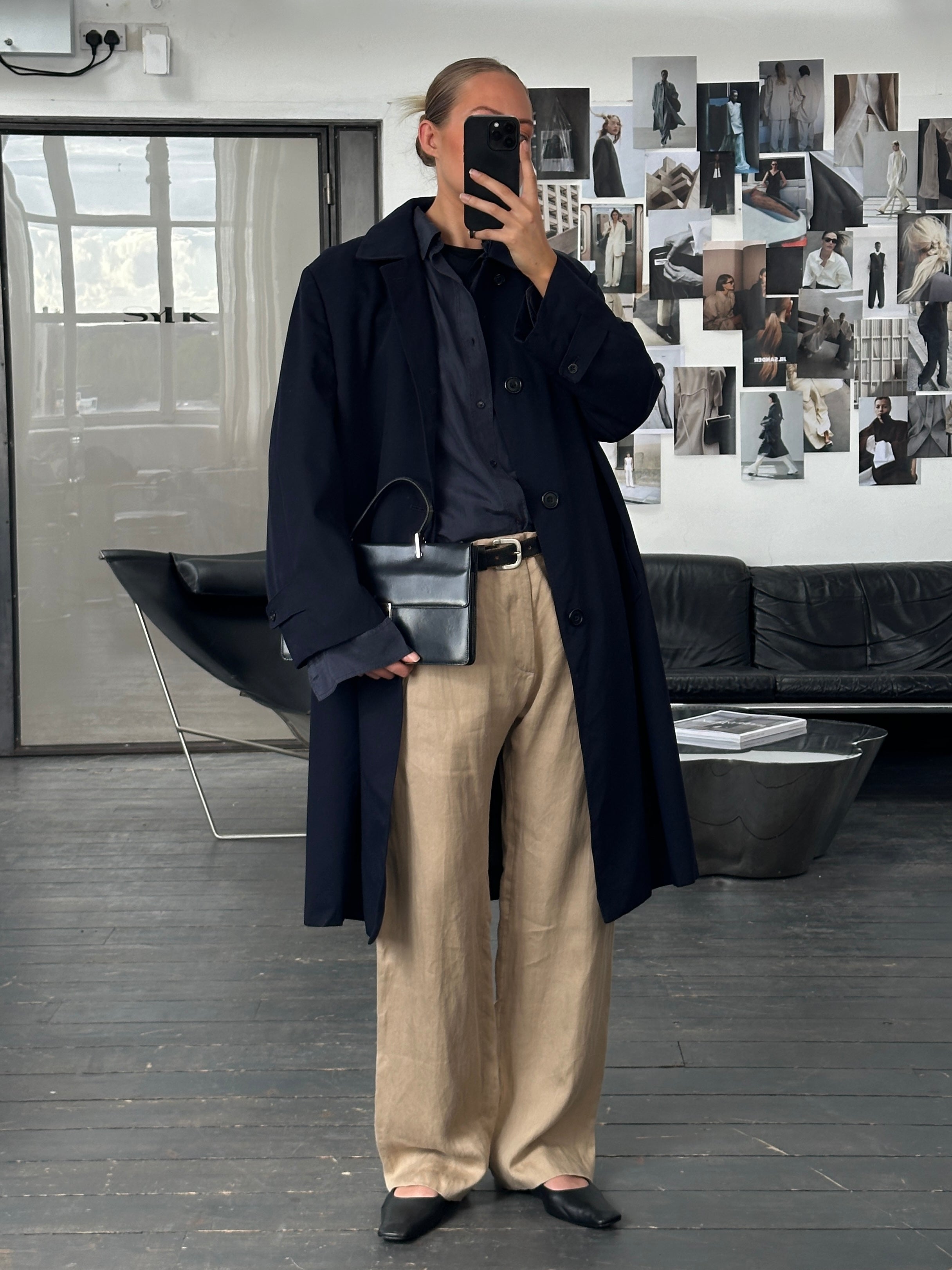 Versace 1990s pure ramie wide-leg trousers in size W34, light-colored, high-waisted with a flowing, relaxed fit.