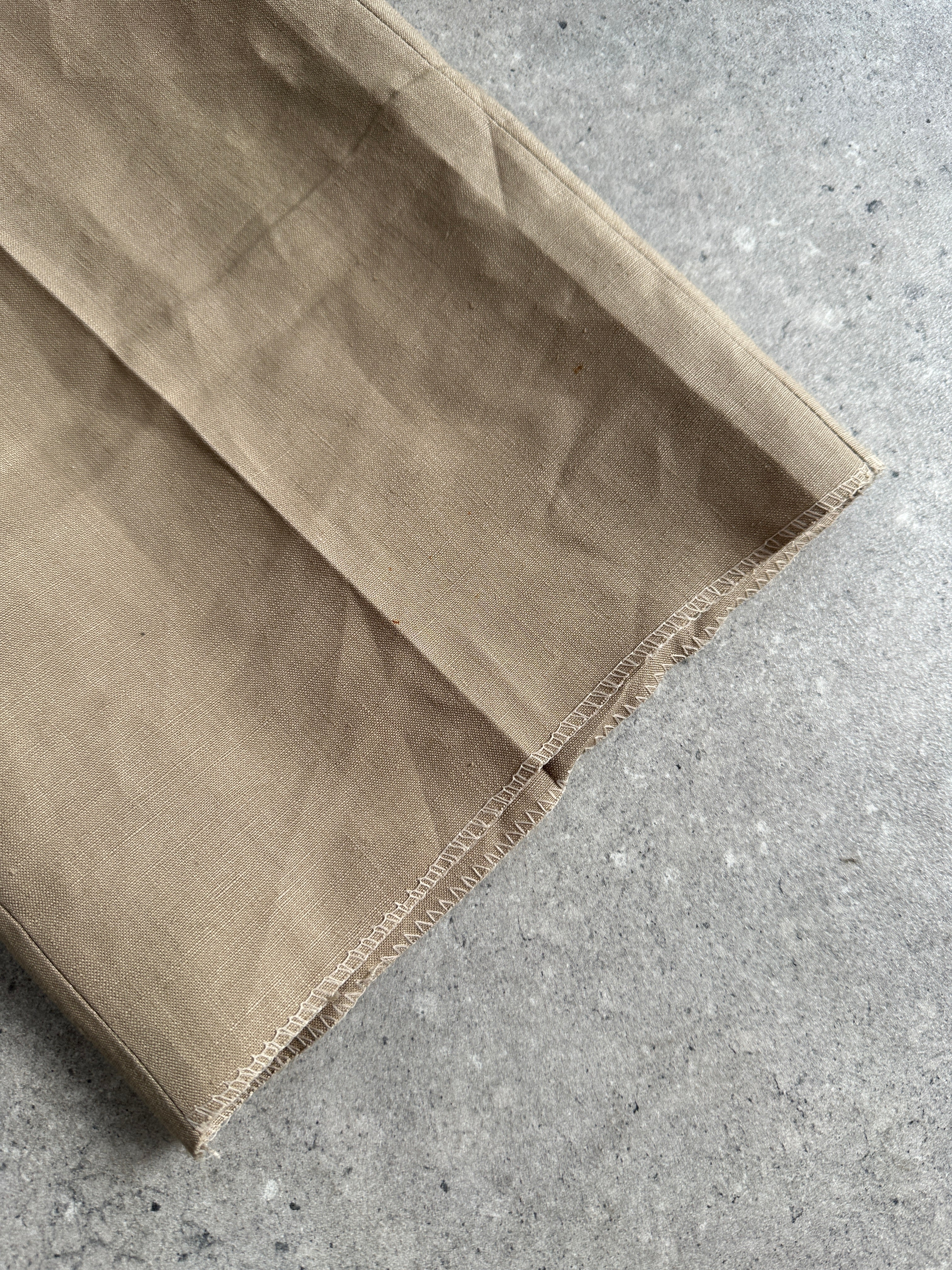 Italian vintage pure linen straight-leg pleated trousers, size W32, featuring classic design and lightweight linen fabric.