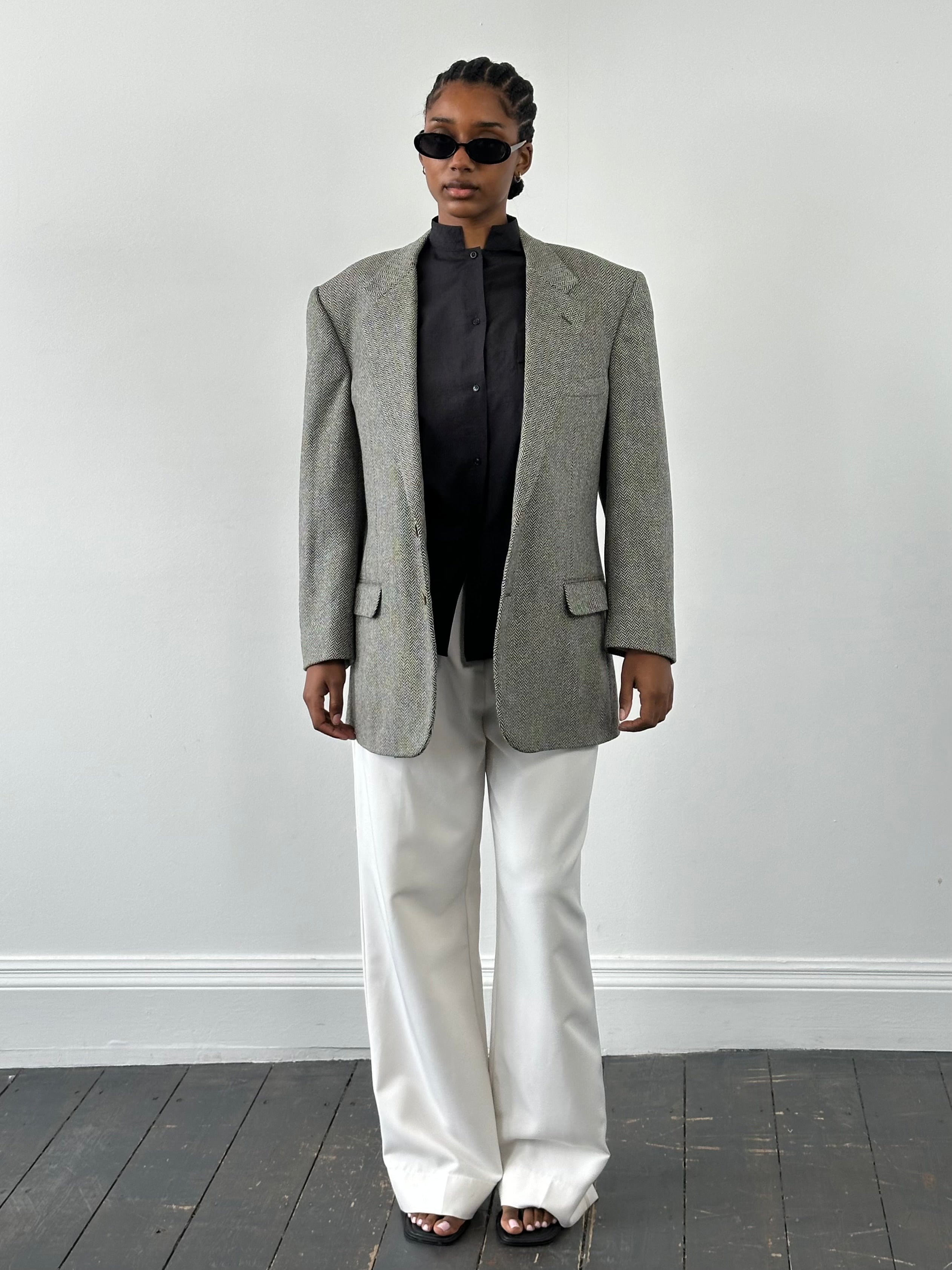 Burberry 1990s herringbone wool blazer, single-breasted, size 42R/L, stylish vintage men's or women's blazer.