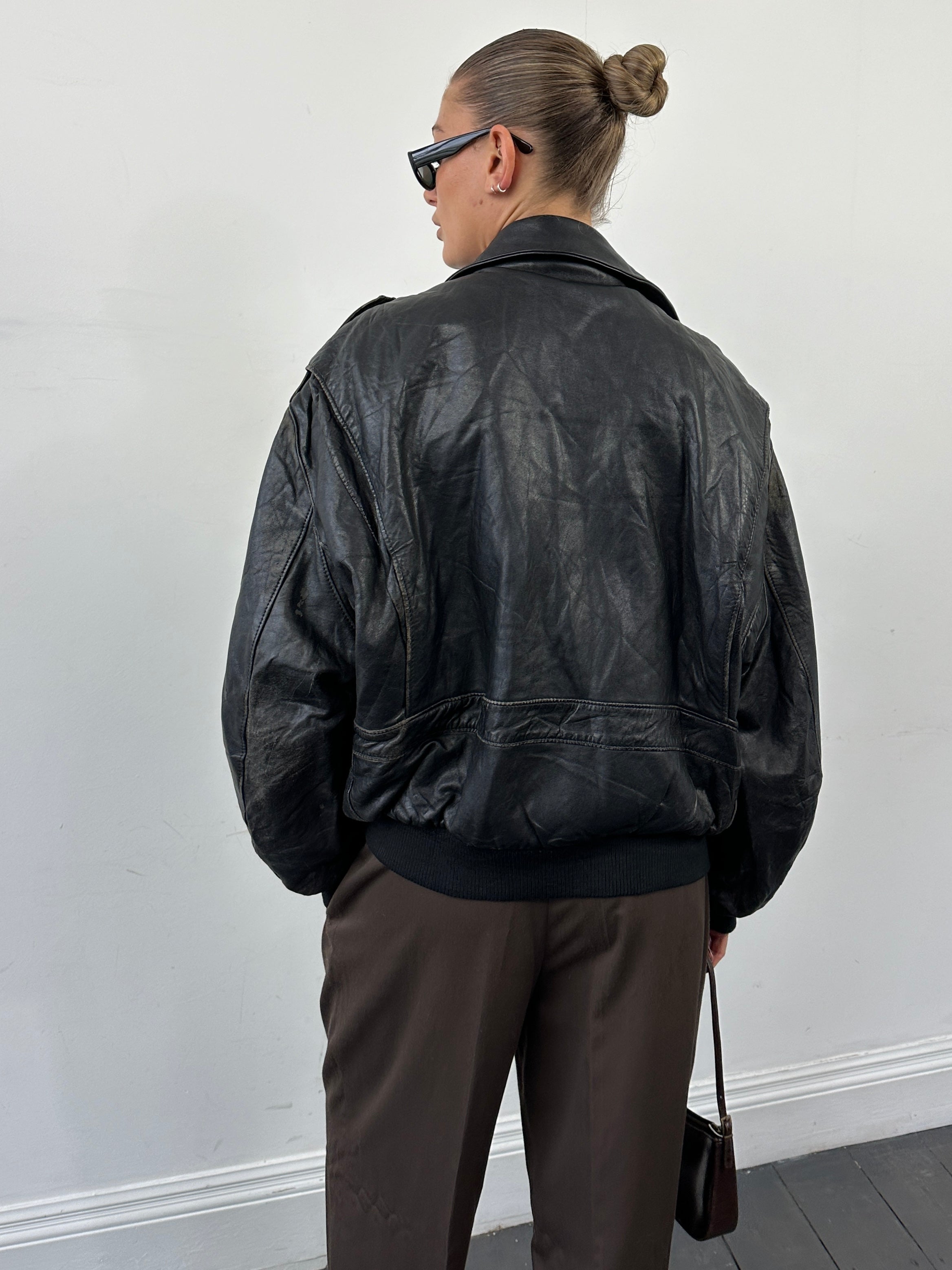 Vintage Italian leather bomber jacket with removable fleece lining, size large, featuring classic design and durable craftsmanship.