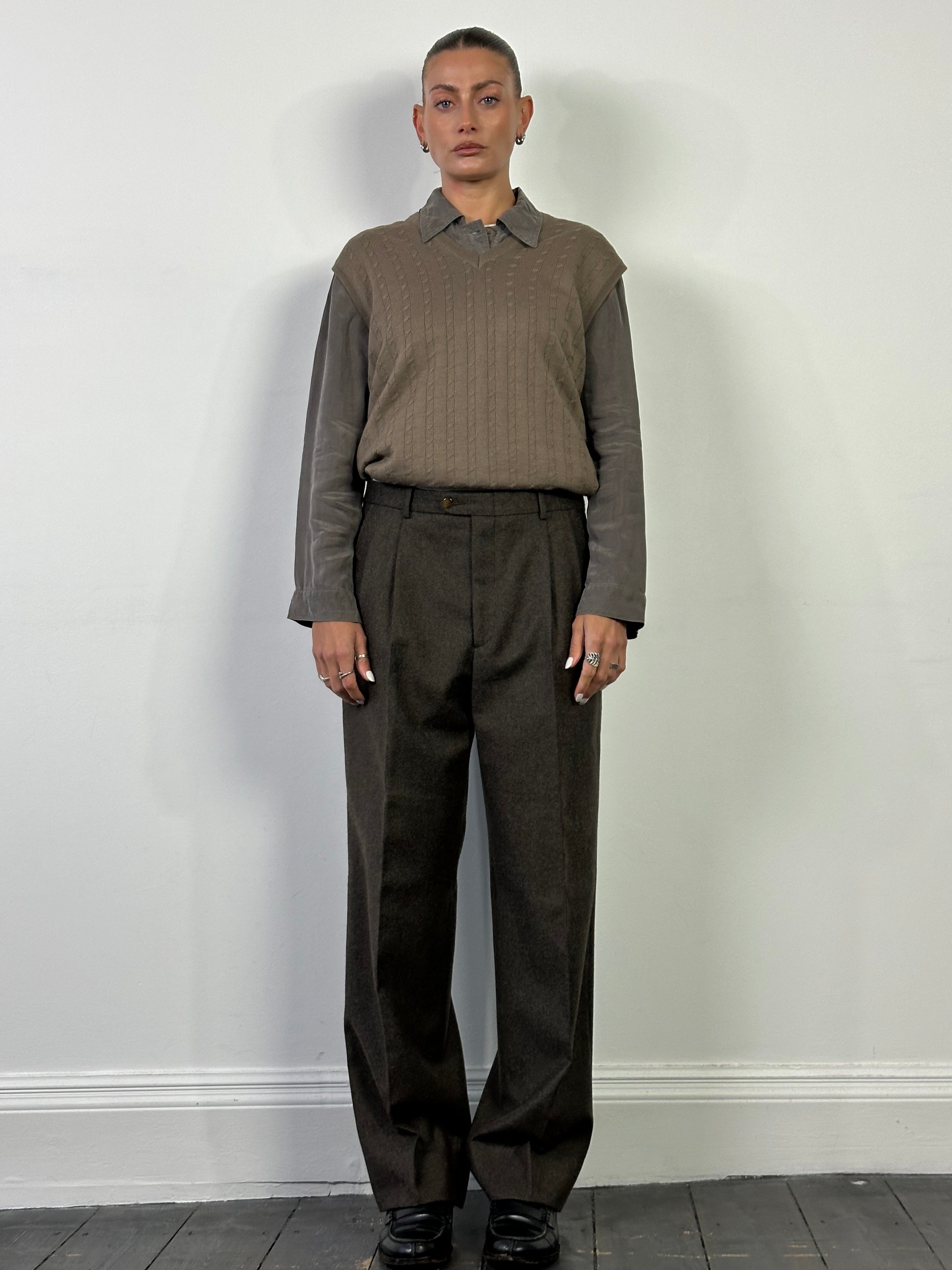 Italian vintage pure brushed wool tailored trousers in size W32, showcasing classic fit and textured fabric details.
