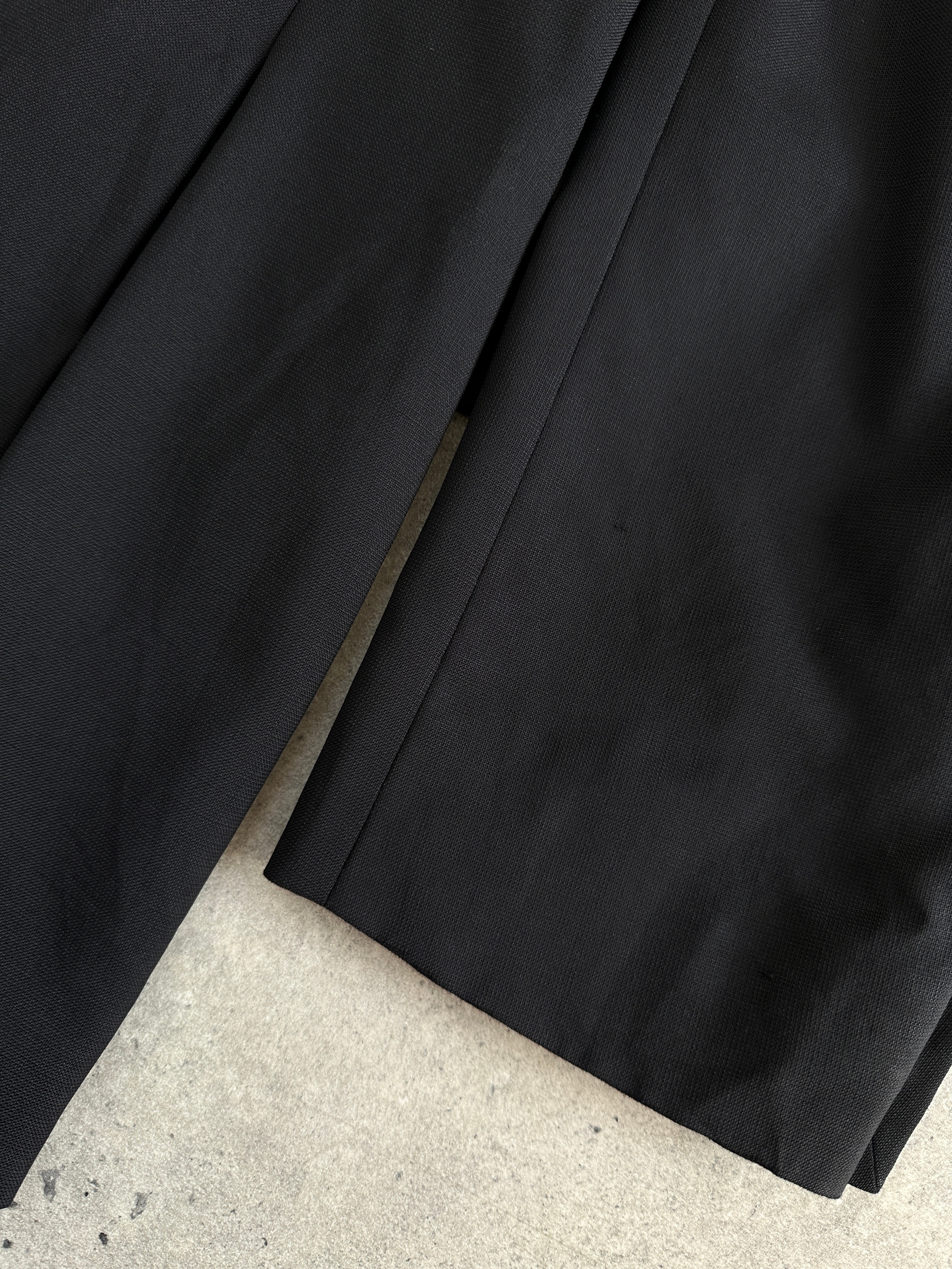 Yves Saint Laurent men's 1990s pure wool single-breasted blazer in size 42R/XL, tailored fit with classic lapel and button closure.