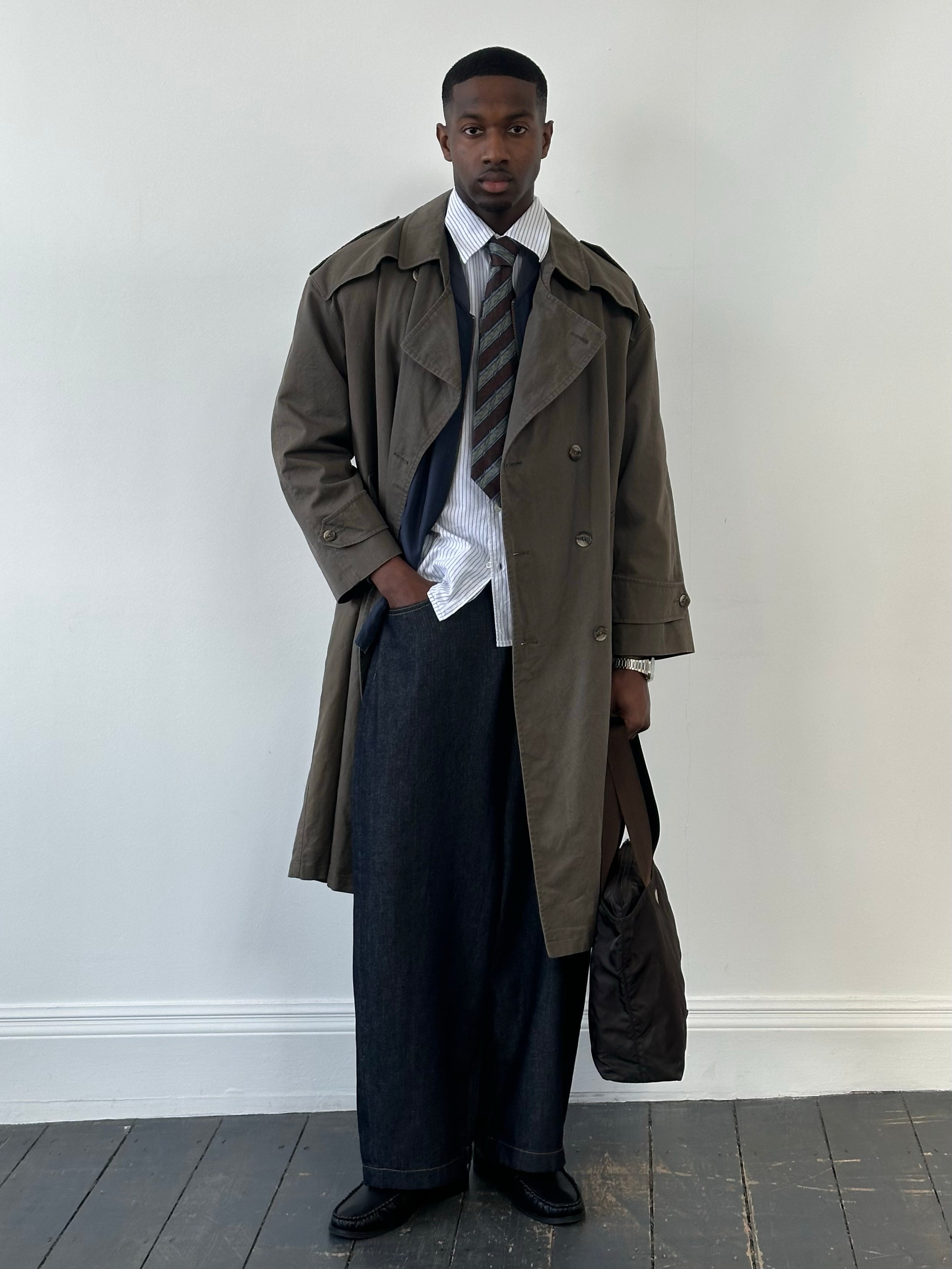 Christian Dior Le Connaisseur 1980s cotton double-breasted trench coat in XL, featuring classic design and belt detail.