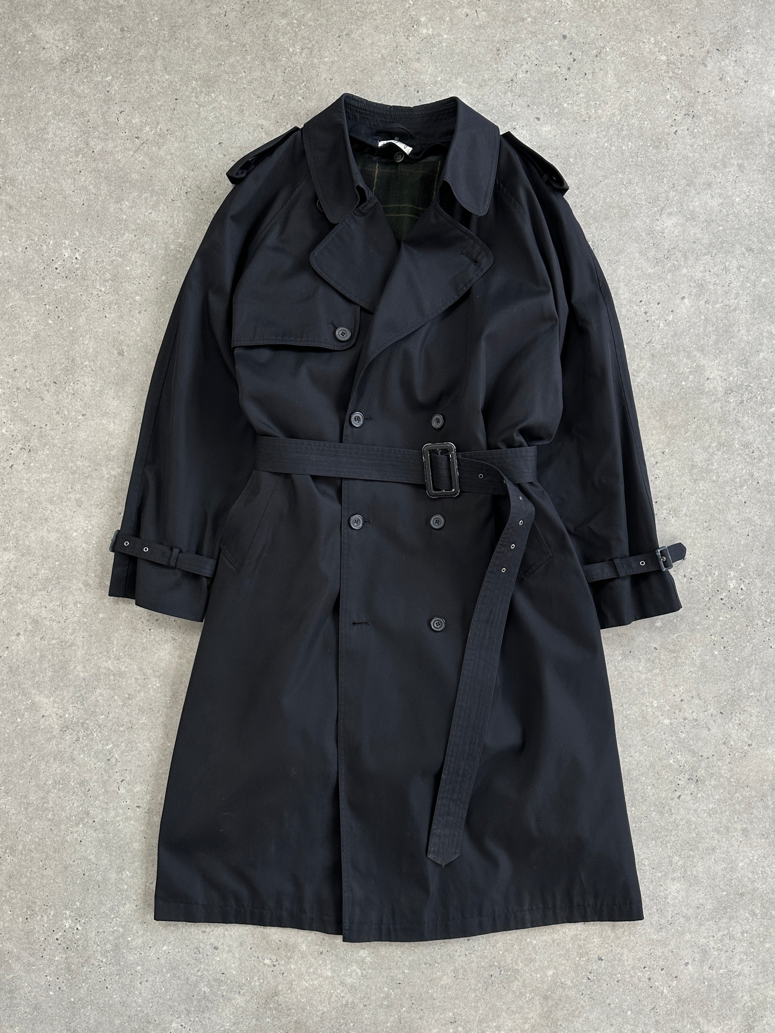Vintage double-breasted belted trench coat in XL, classic style with wide lapels and waist belt, tailored fit with a timeless look.