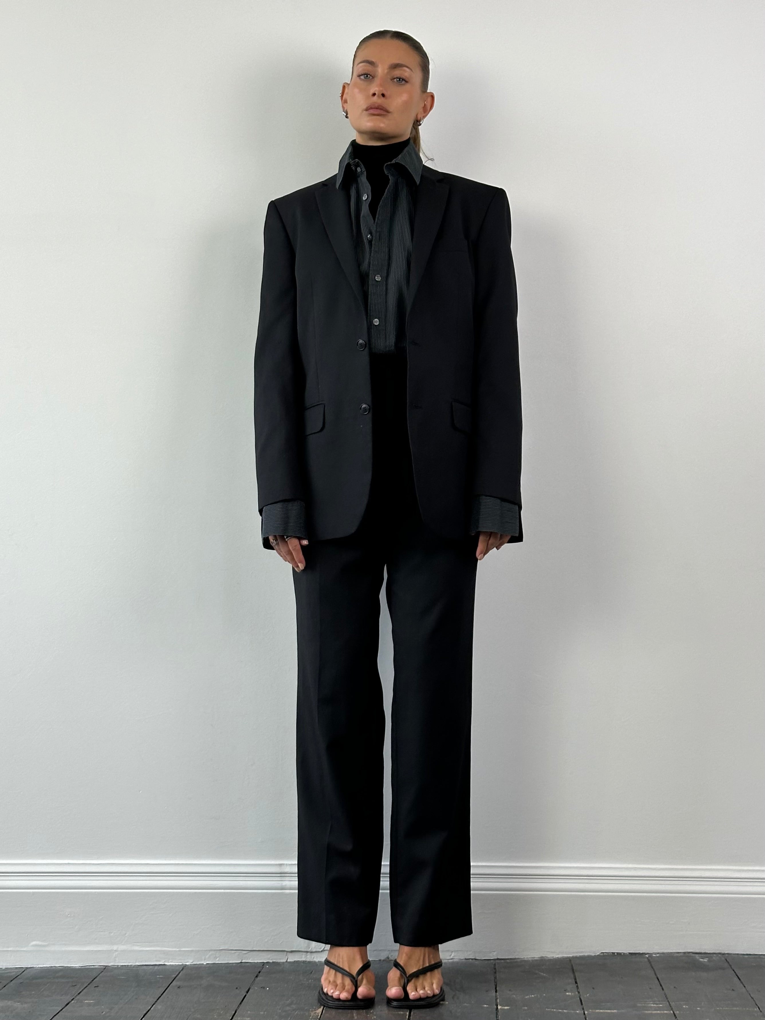Pierre Cardin wool single-breasted suit in size 38L/W36, tailored fit with classic lapel and structured design.
