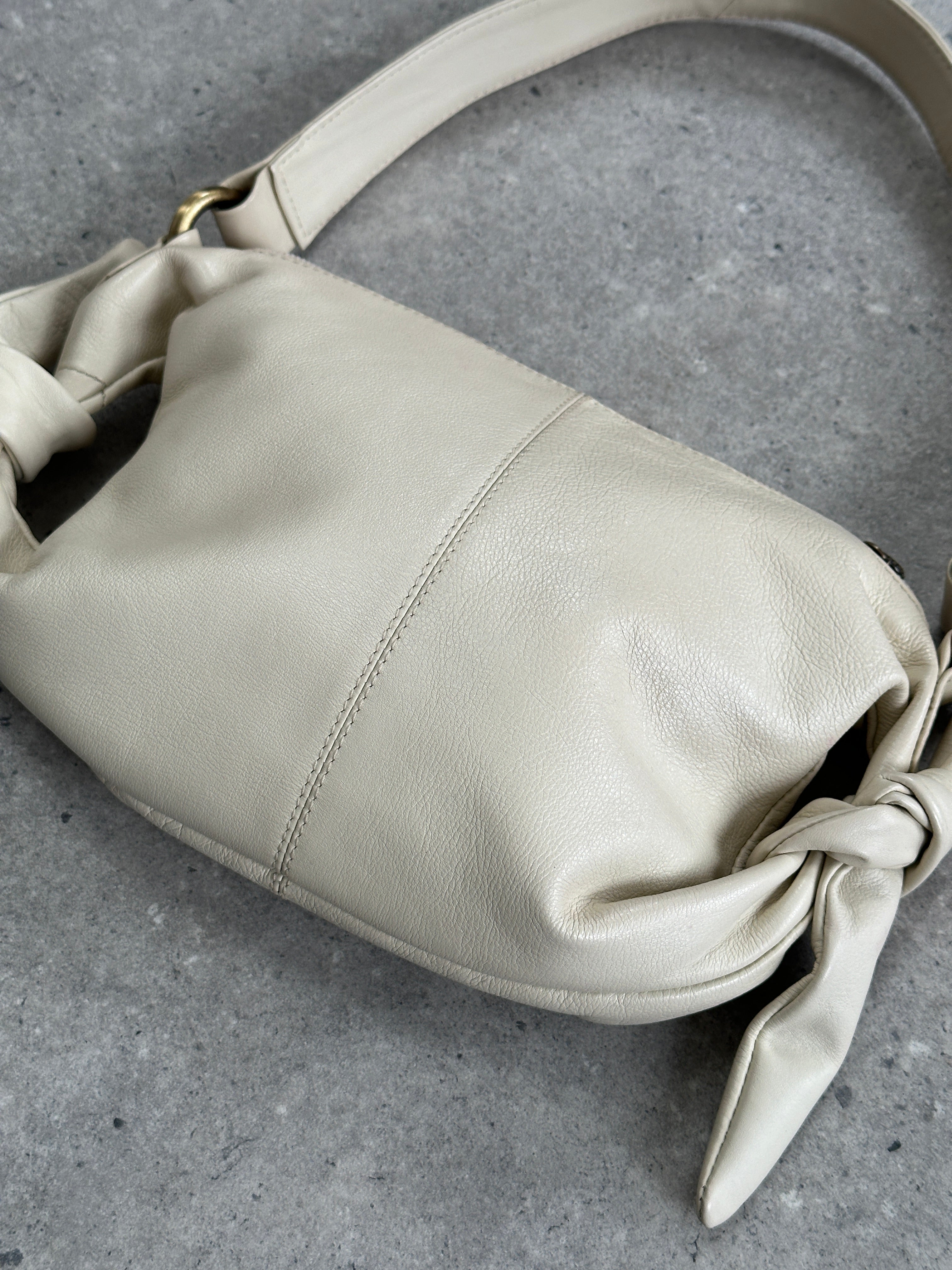 Vintage soft leather knot shoulder bag with adjustable strap and spacious interior, perfect for casual or stylish everyday wear.