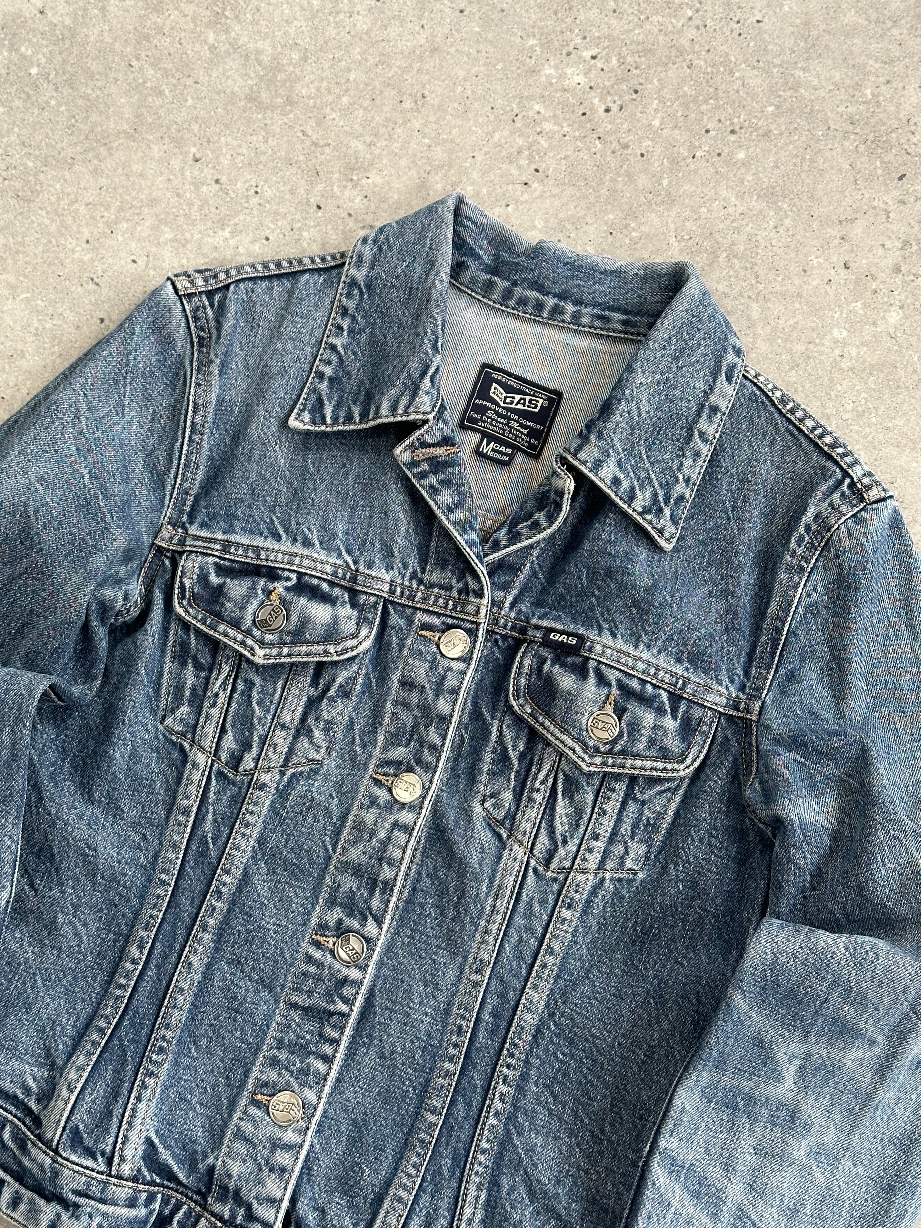 Gas fitted pure cotton denim jacket in size S, showcasing classic blue denim with button closure and casual style.