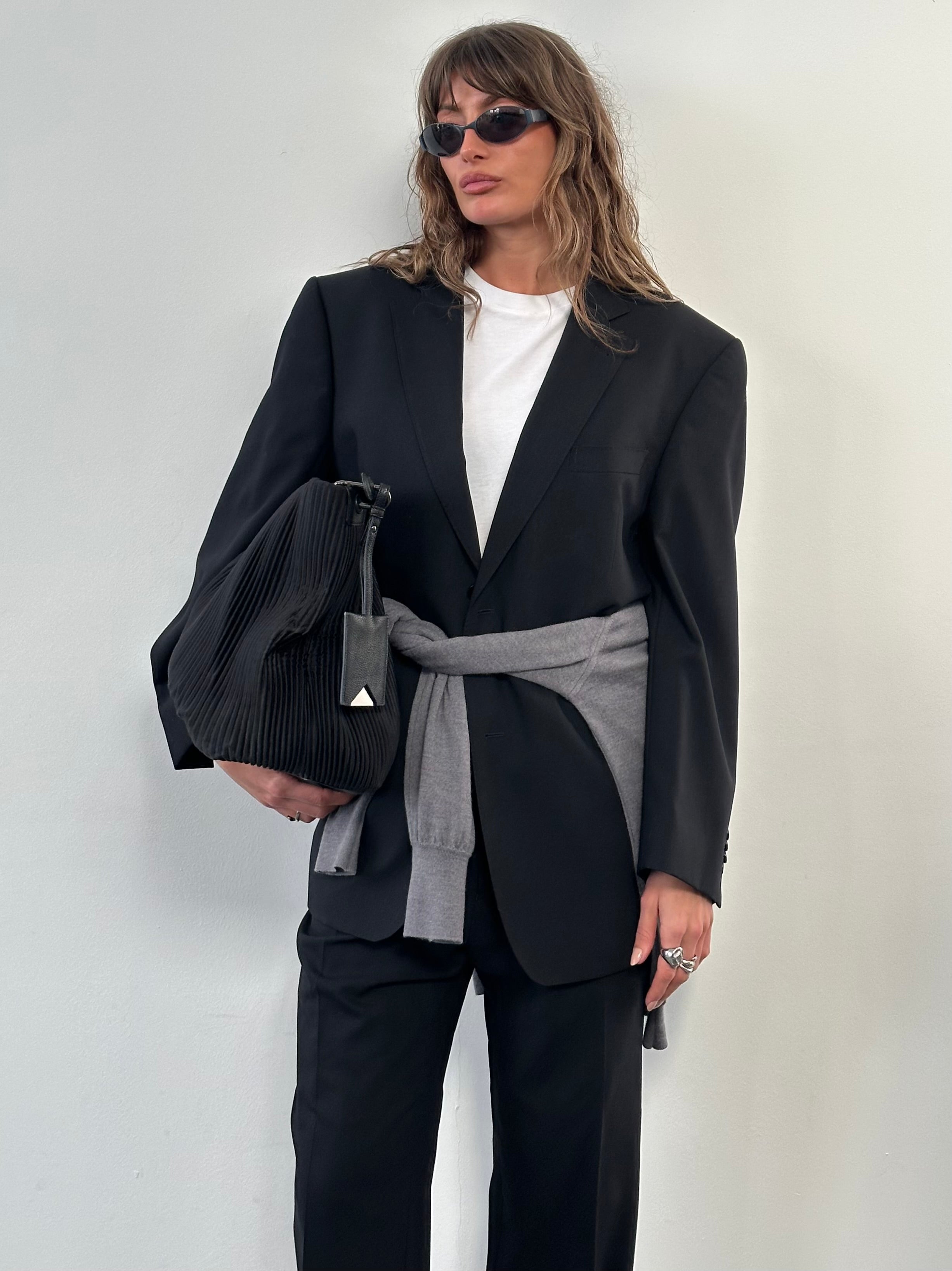 Balmain Homme 2000s pure wool single-breasted suit in size 44S/W32, showcasing classic tailoring and dark navy color.
