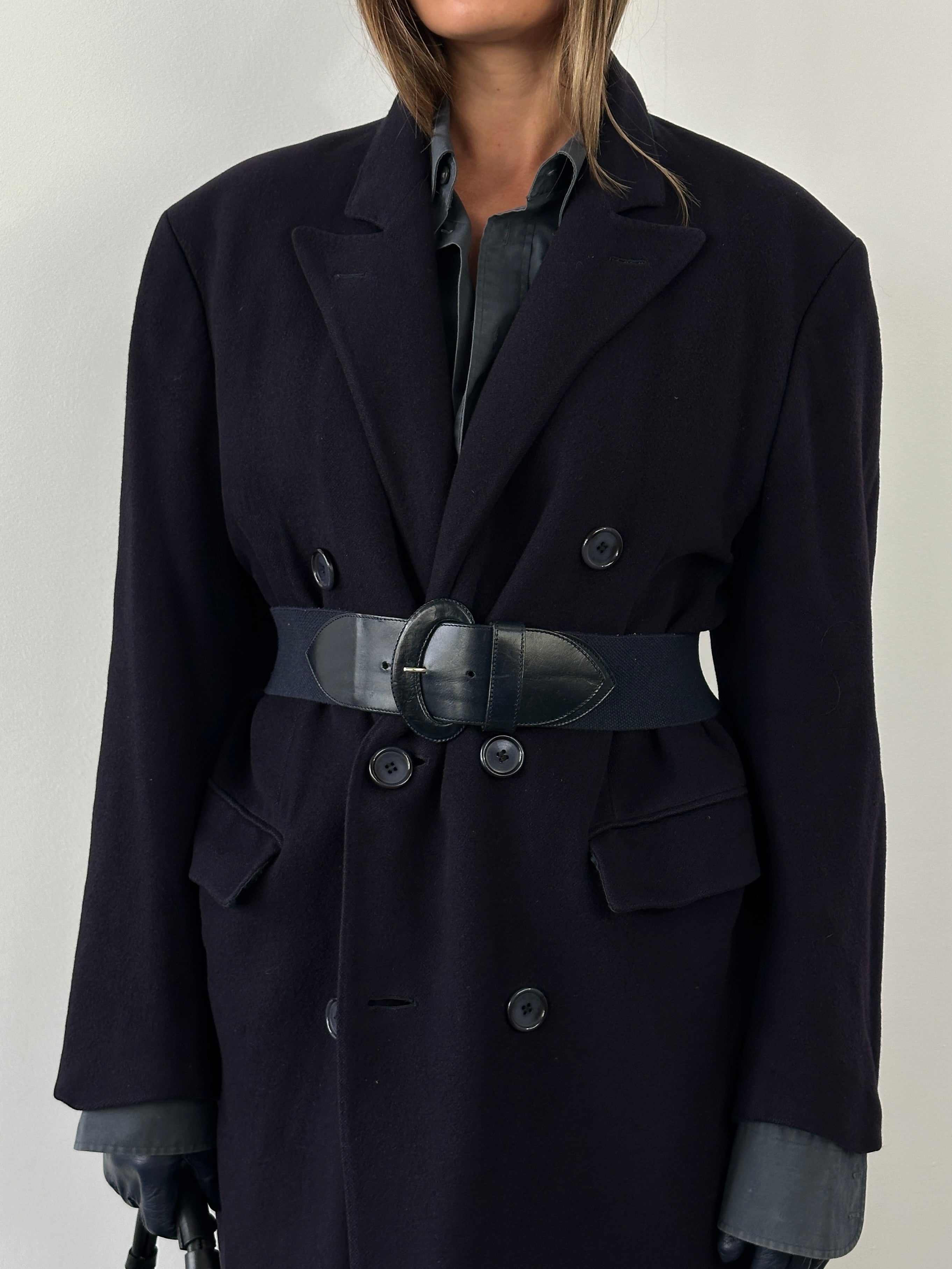 Vintage Italian leather and jute belt, 1990s style, with adjustable W25-32, featuring classic craftsmanship and unique texture.