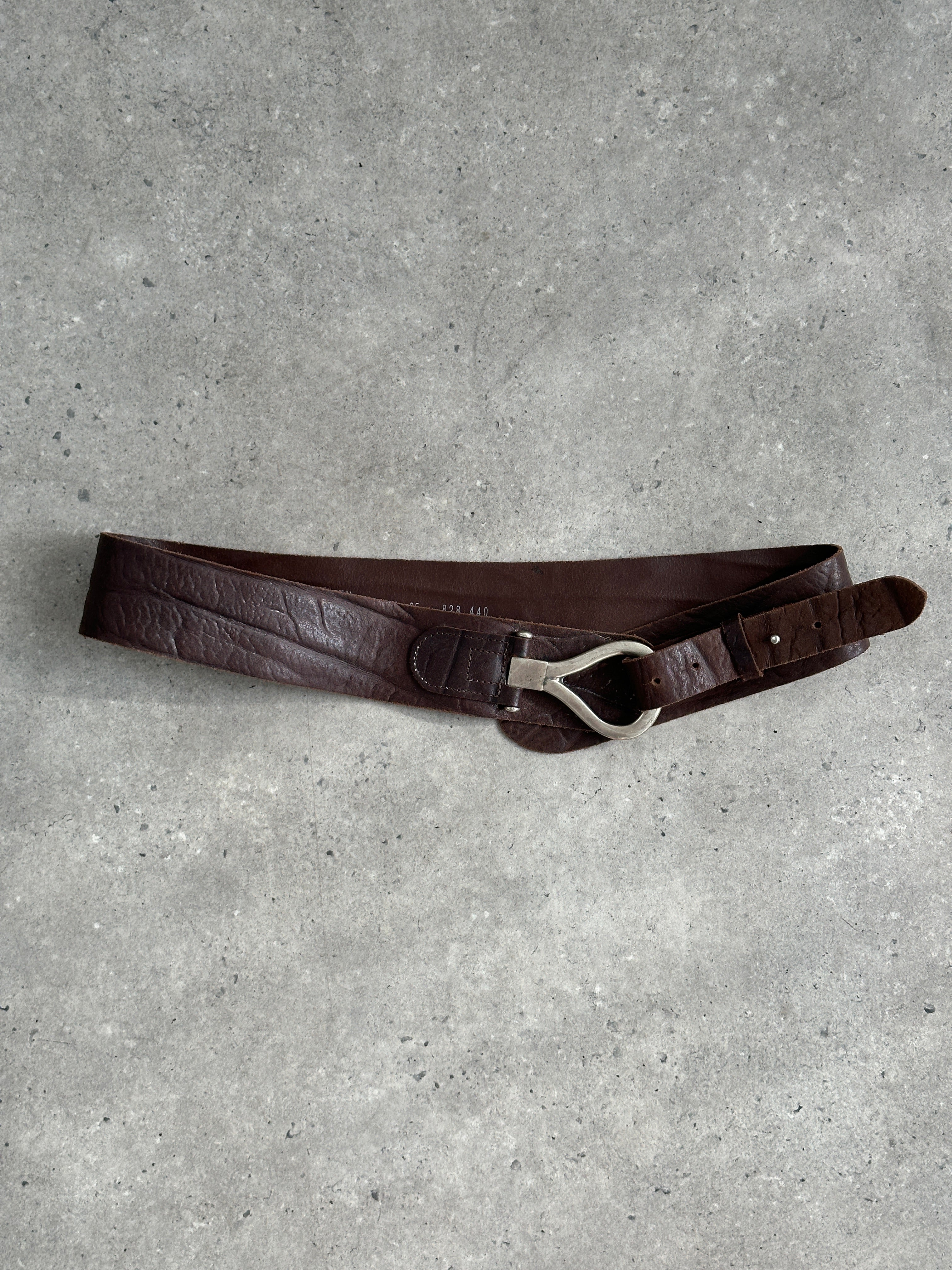 Vintage 1990s leather chunky belt with wide design, brown color, and adjustable W34-38 size, featuring a classic vintage style.