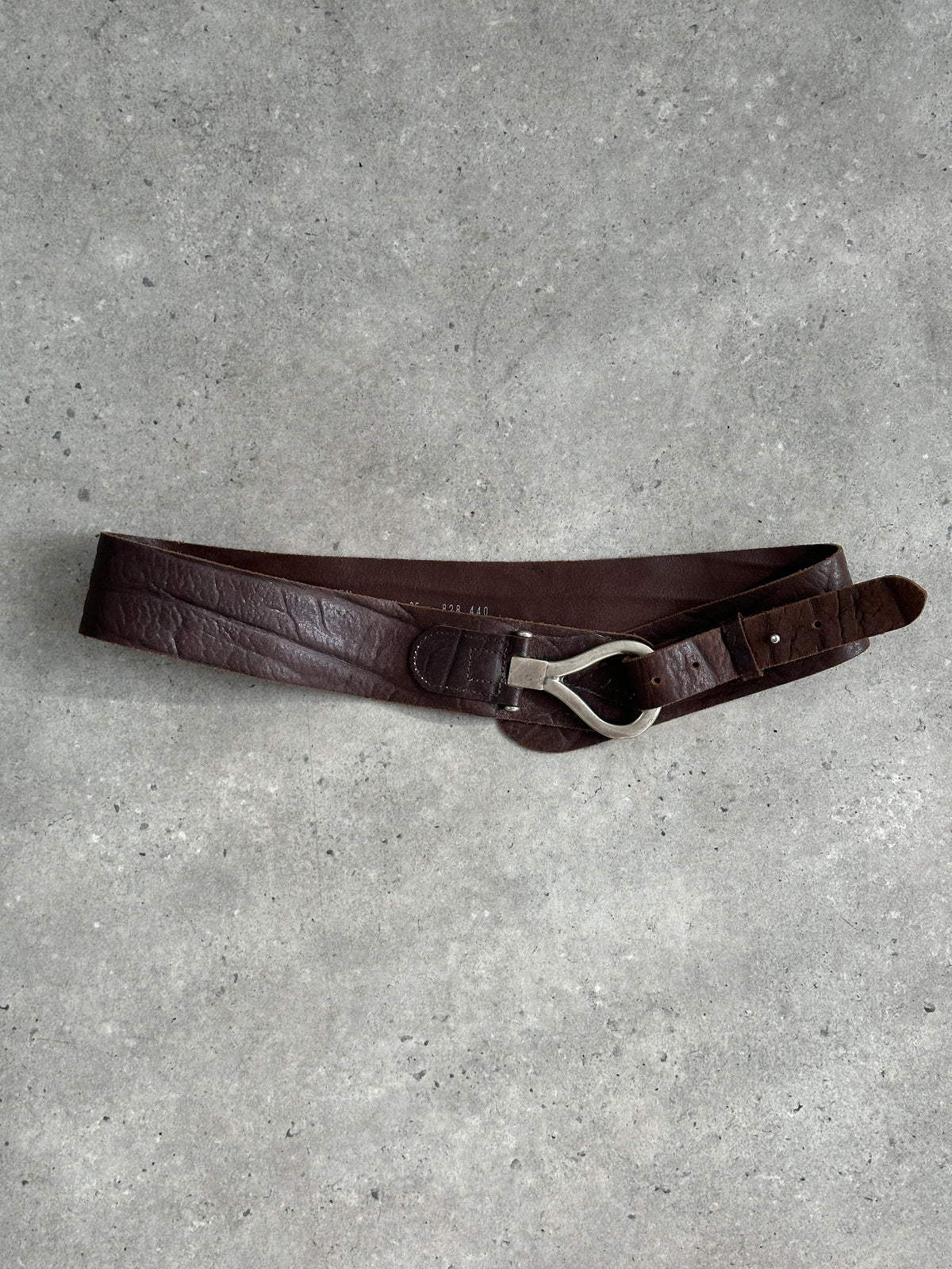 Vintage 1990s leather chunky belt with wide design, brown color, and adjustable W34-38 size, featuring a classic vintage style.