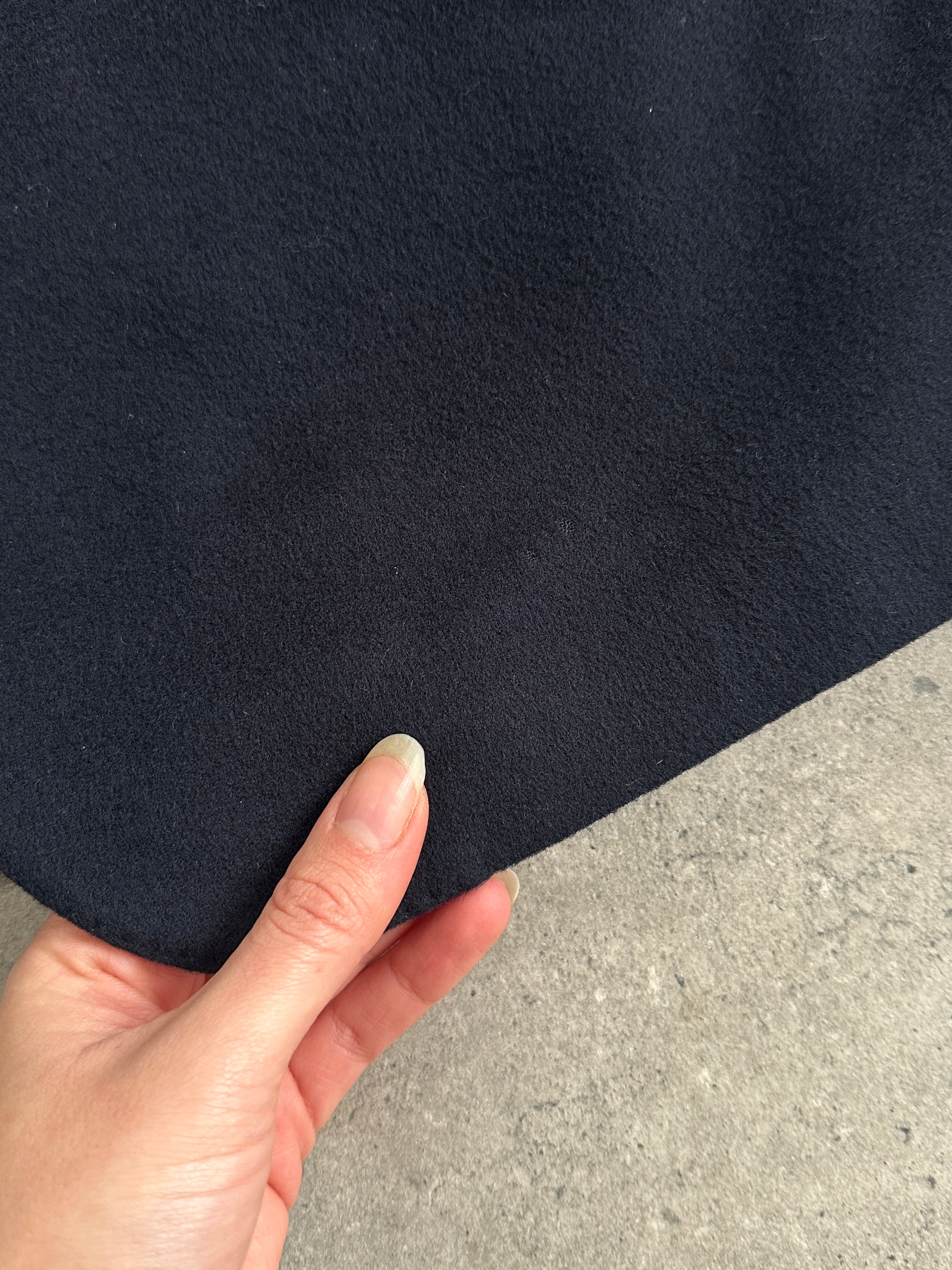 Aquascutum brushed wool cashmere single-breasted blazer in size 46R/XXL, tailored fit with a classic lapel and button closure.
