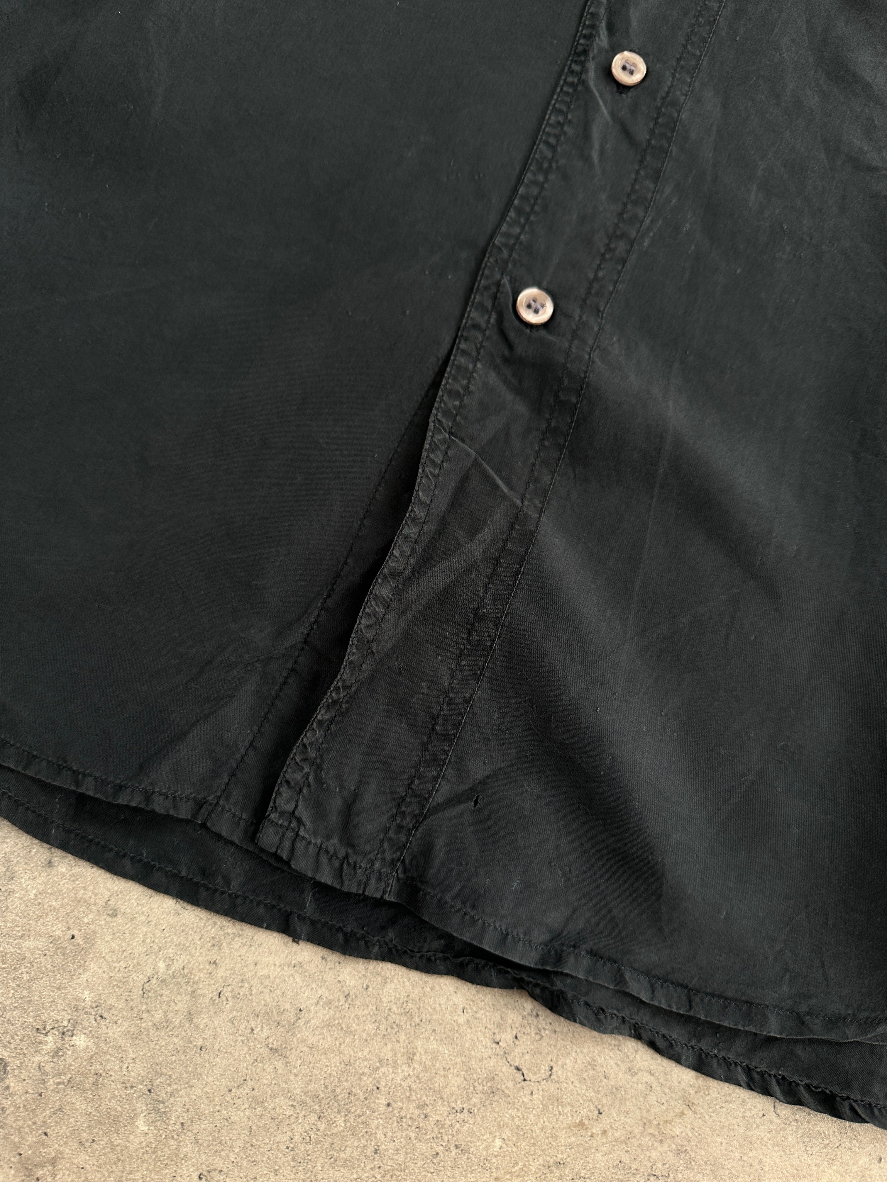 Vintage Italian vintage pure silk shirt in size XL, featuring a classic design and smooth, luxurious silk fabric.