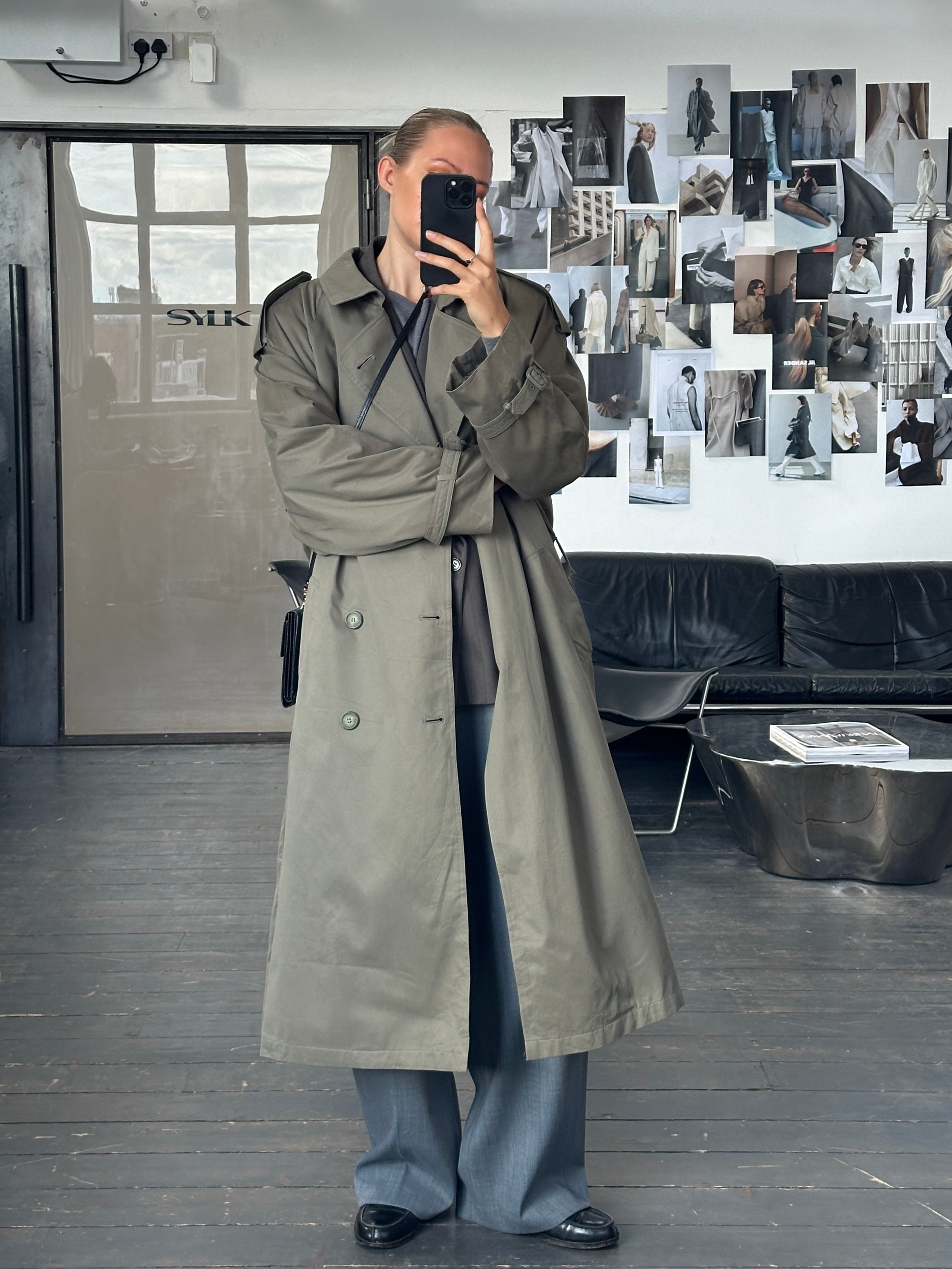 London Fog 1980s high neck belted trench coat in XXL, showcasing classic beige fabric, high collar, and waist belt for a stylish look.
