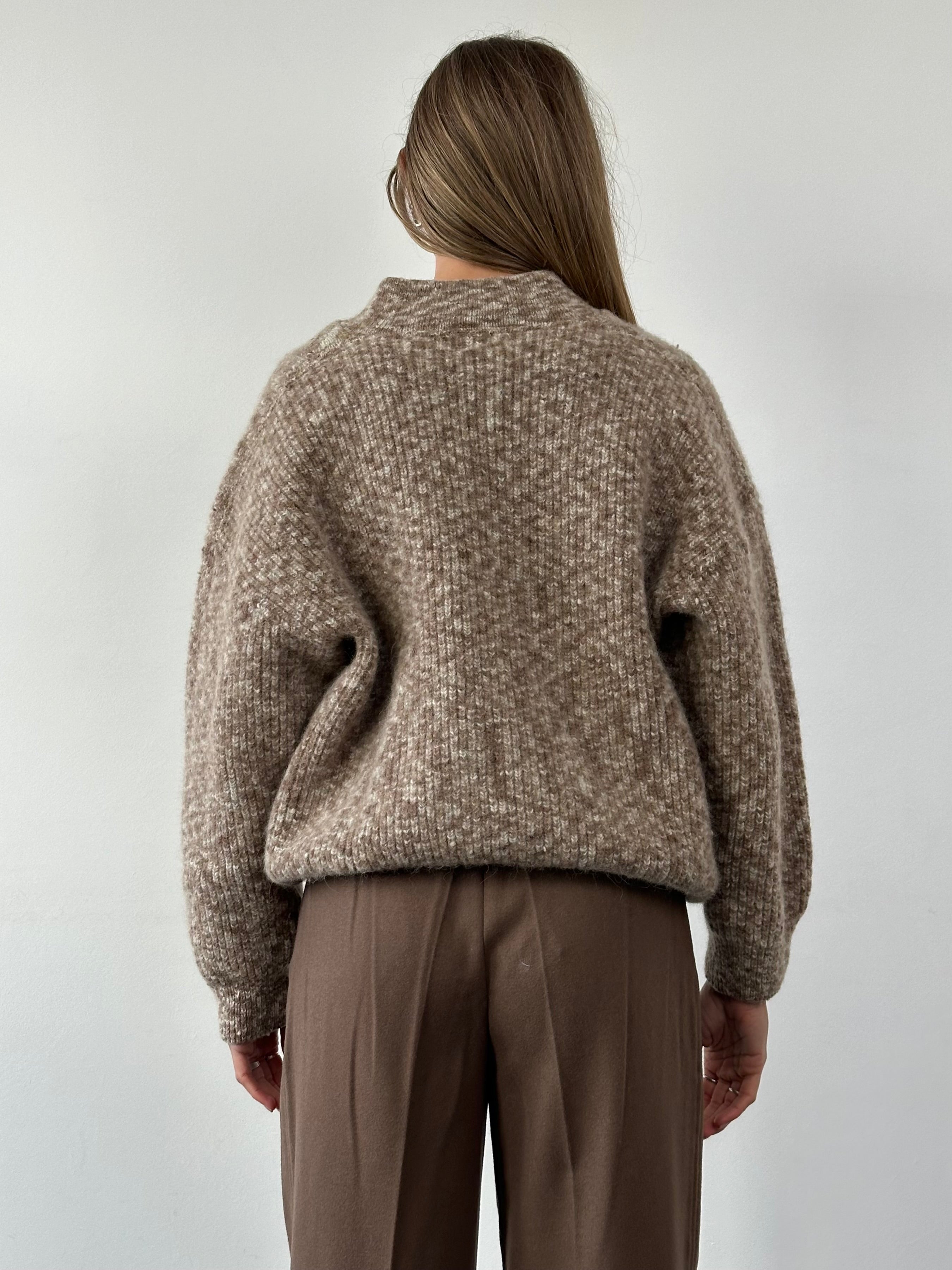CP Company 80-90s wool alpaca knitted jumper in size L, featuring a cozy, textured knit design and classic fit.