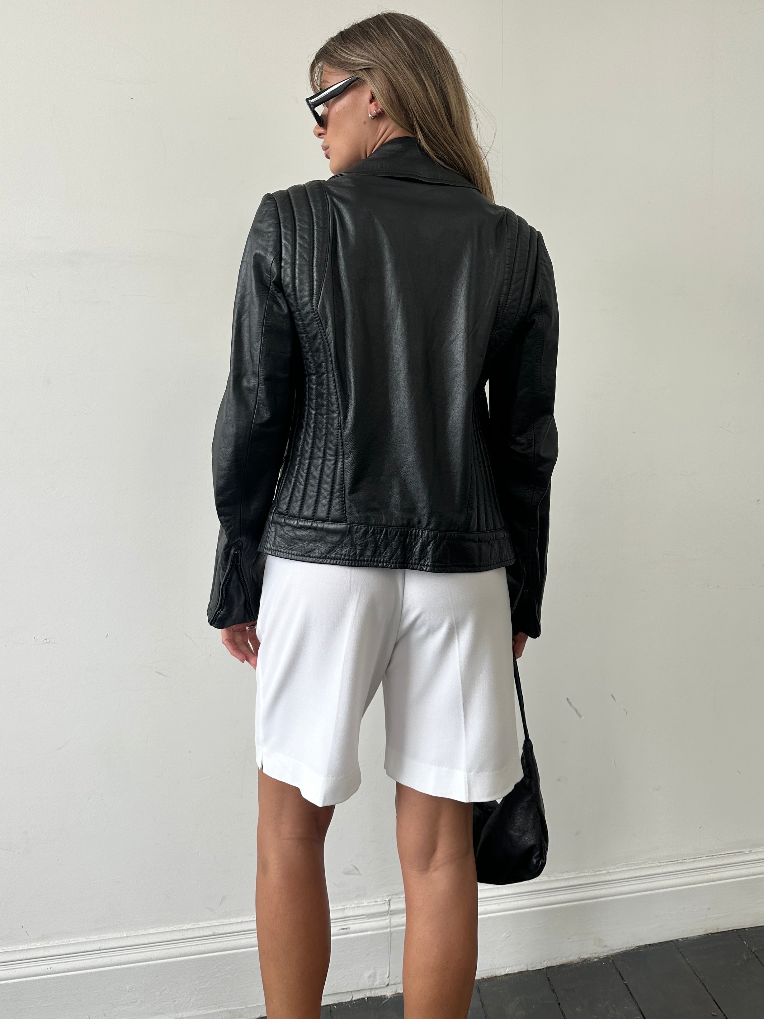 Vintage Italian vintage quilted leather jacket in size XS, featuring classic design and textured leather detail.