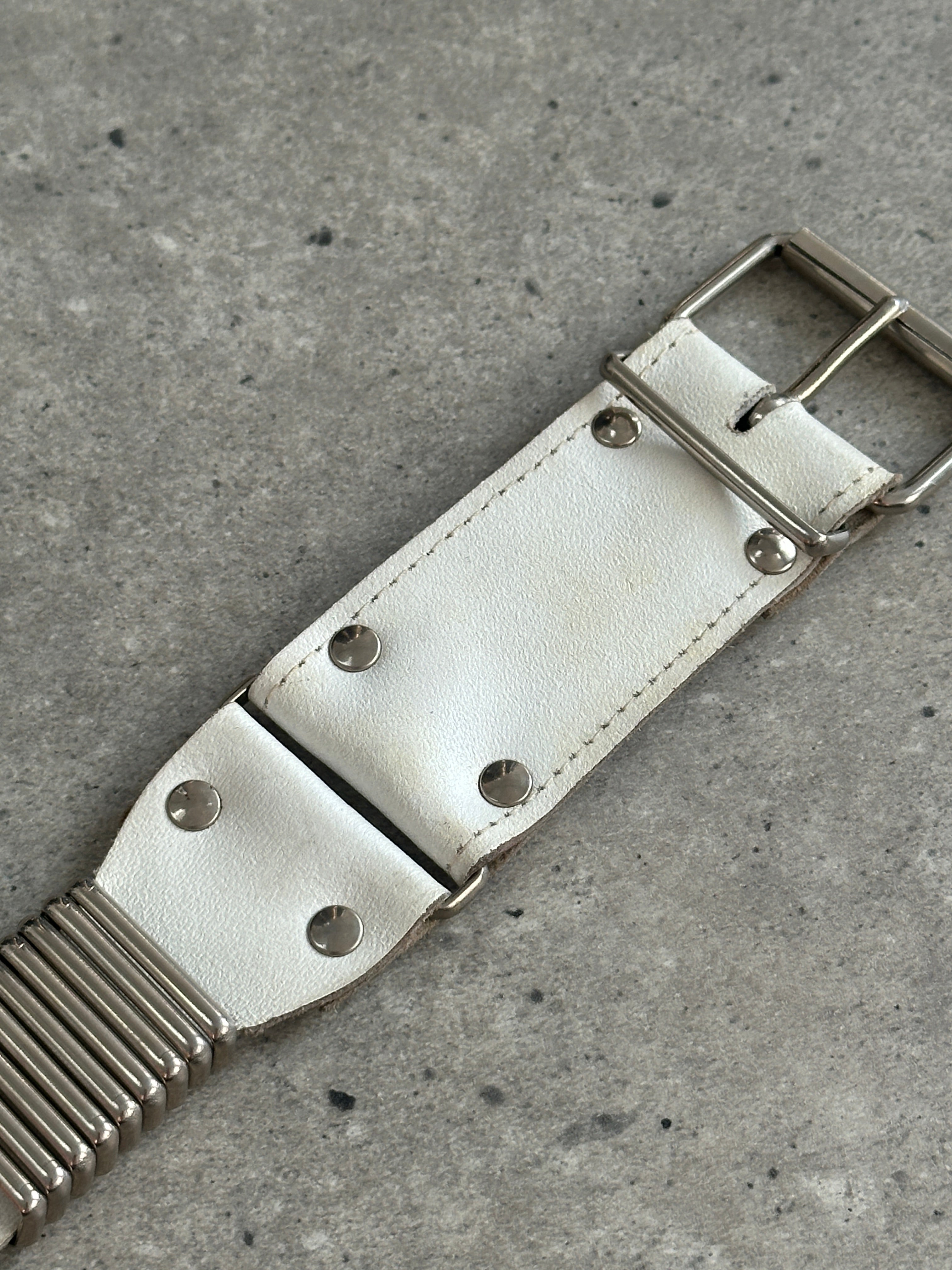 Vintage Chrome Hardwear Leather Belt in W28-32 with metal buckle, stylish accessory for casual or formal wear.